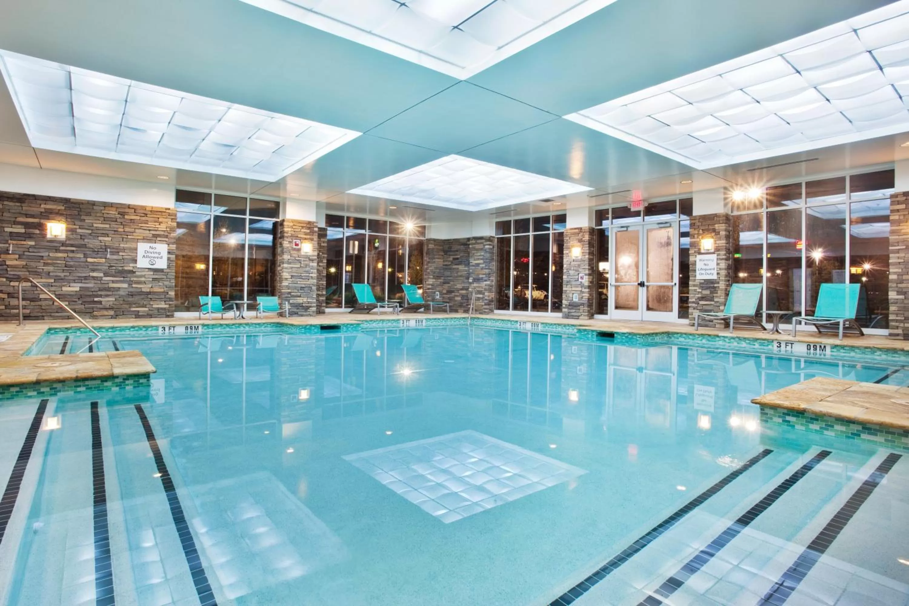 Swimming pool in Holiday Inn Macon North by IHG