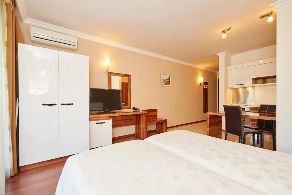 Photo of the whole room, Bed in Penelopa Palace Apart Hotel & SPA