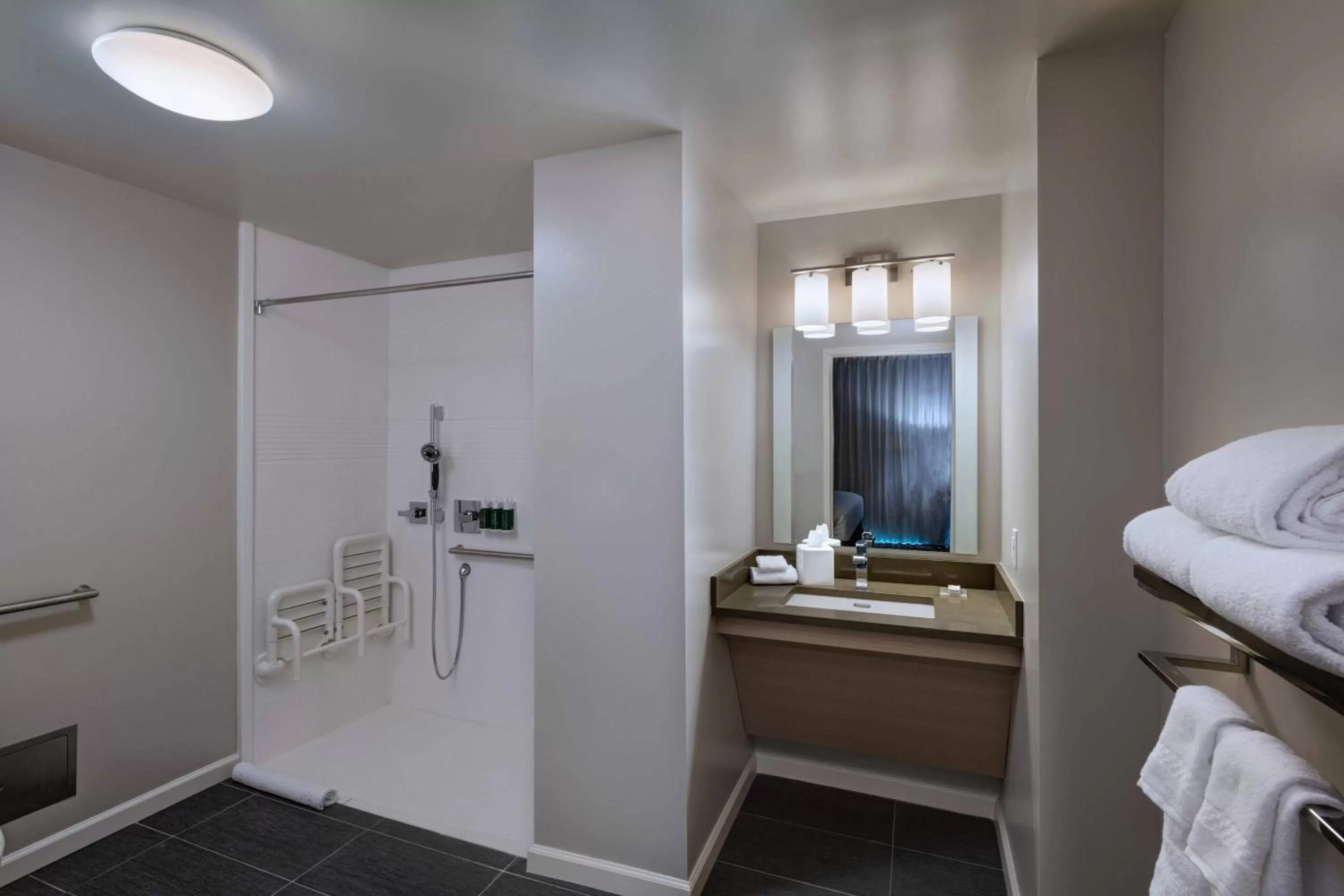 Bathroom, Bed in TownePlace Suites by Marriott San Diego Airport/Liberty Station