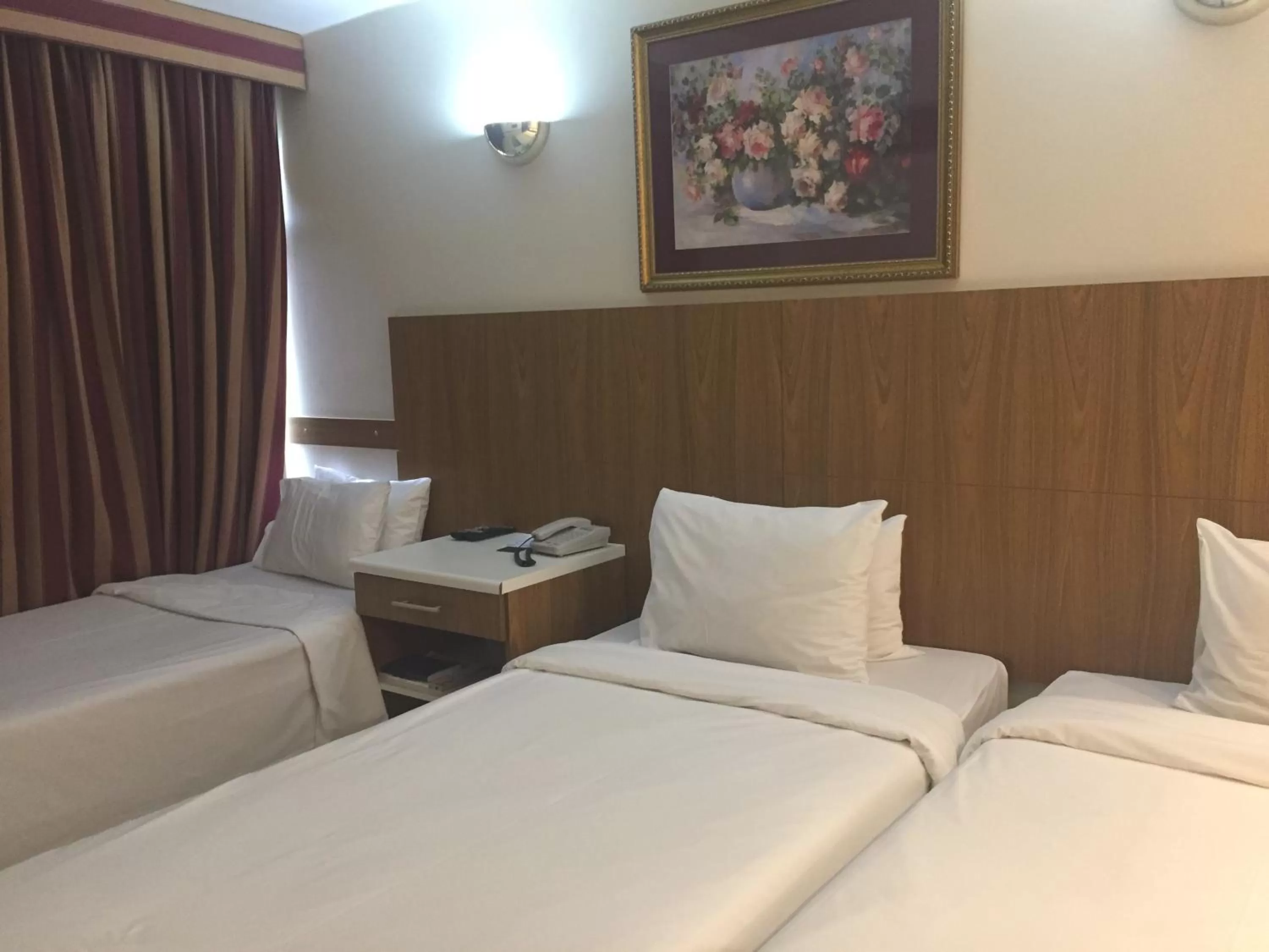 Photo of the whole room, Bed in Phenícia Bittar Hotel