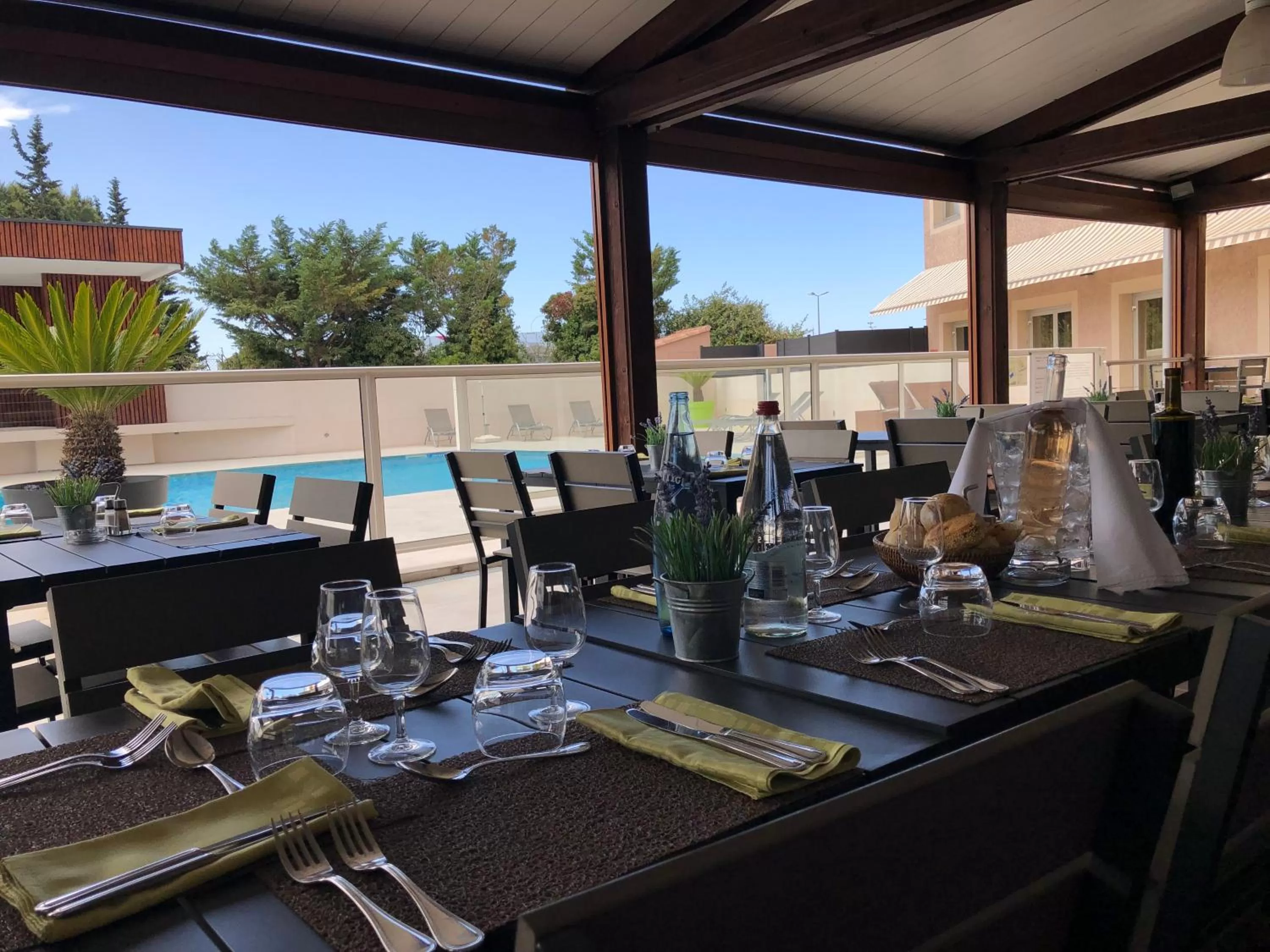 Restaurant/places to eat in Best Western Marseille Aeroport