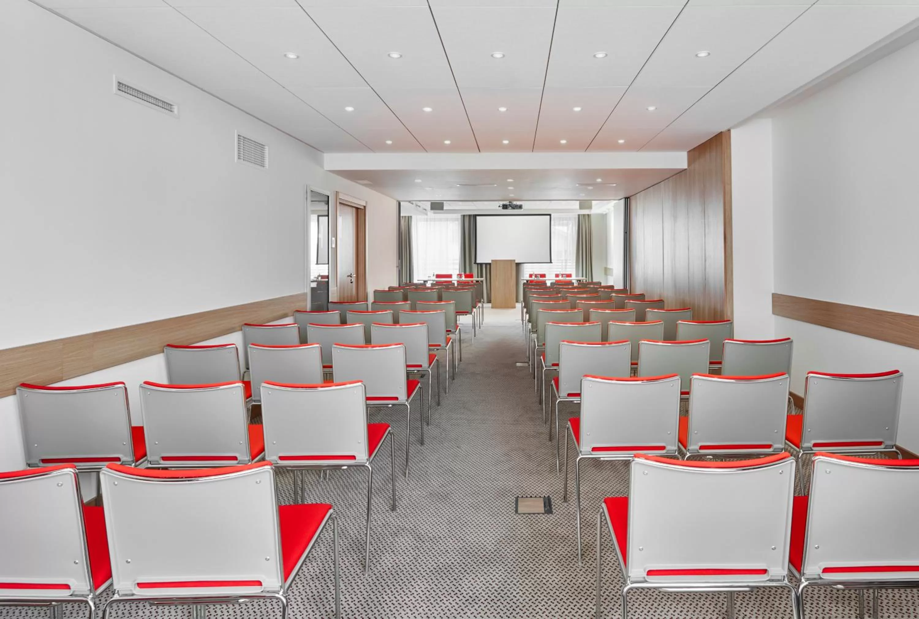 Meeting/conference room in Holiday Inn Express Belgrade - City, an IHG Hotel