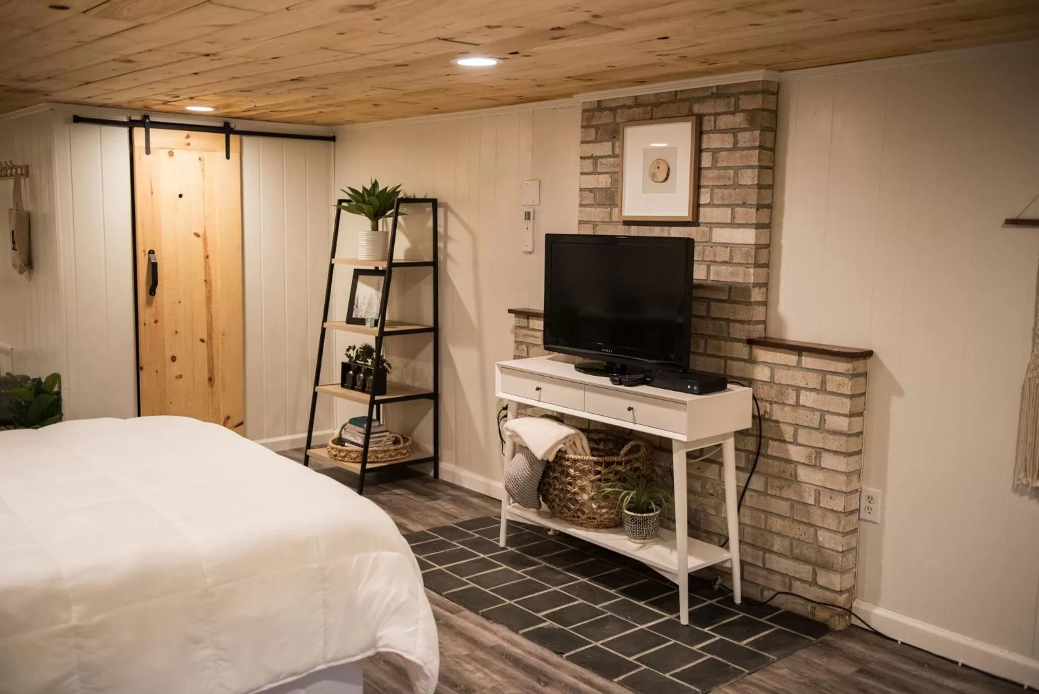 TV and multimedia, Bed in The Carriage House at Strasburg