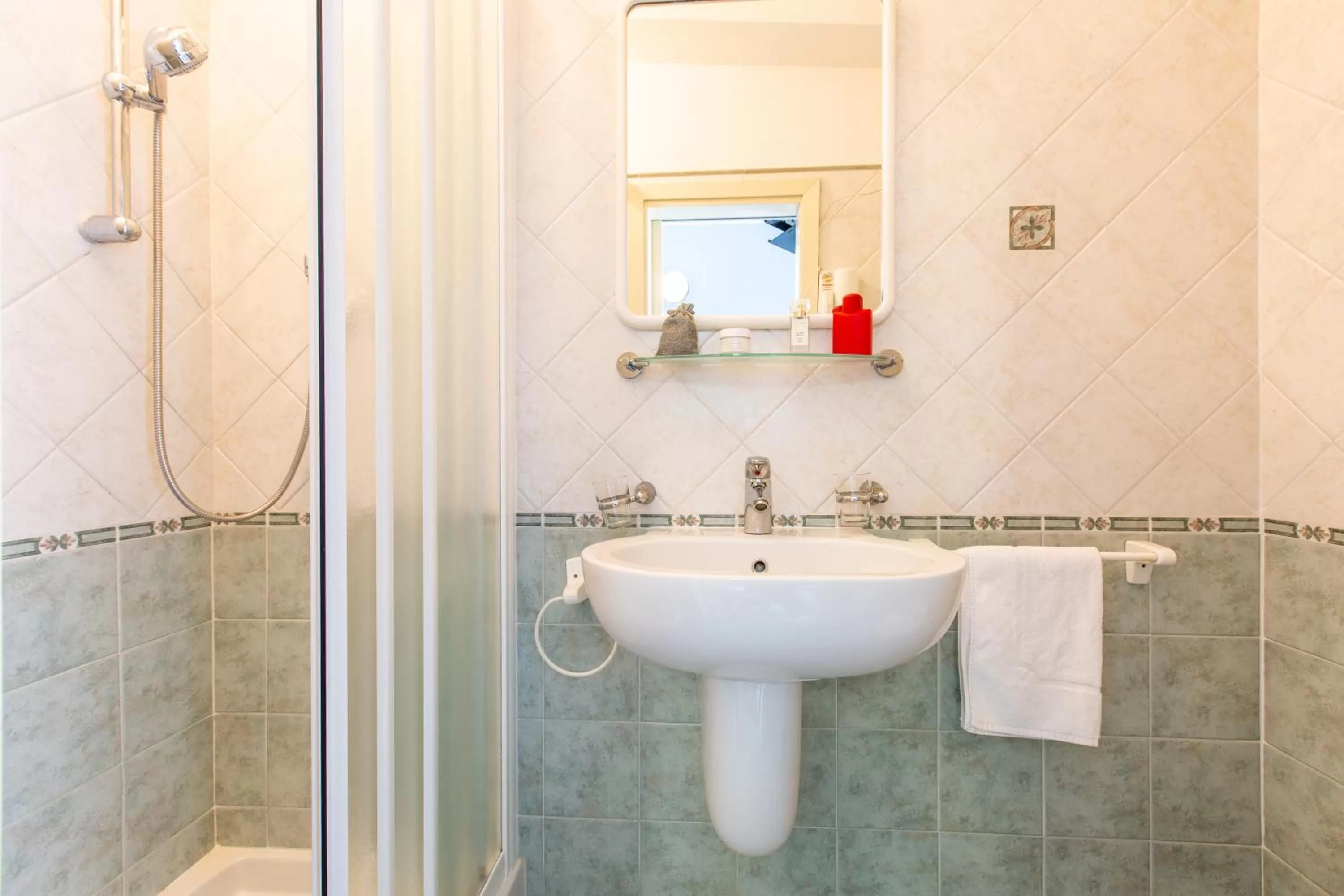 Shower in Hotel Sant'Angelo