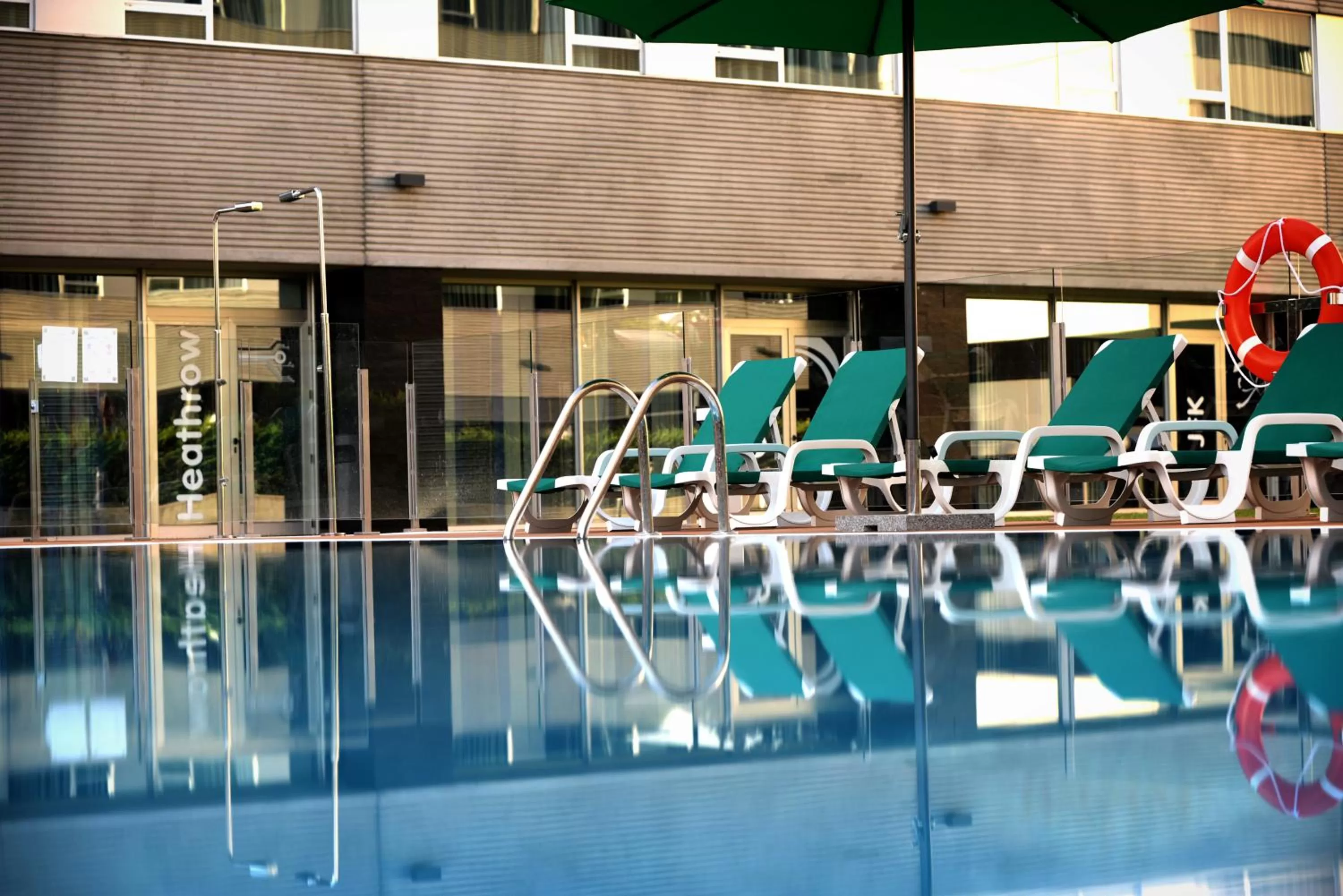 Swimming pool in Axor Barajas