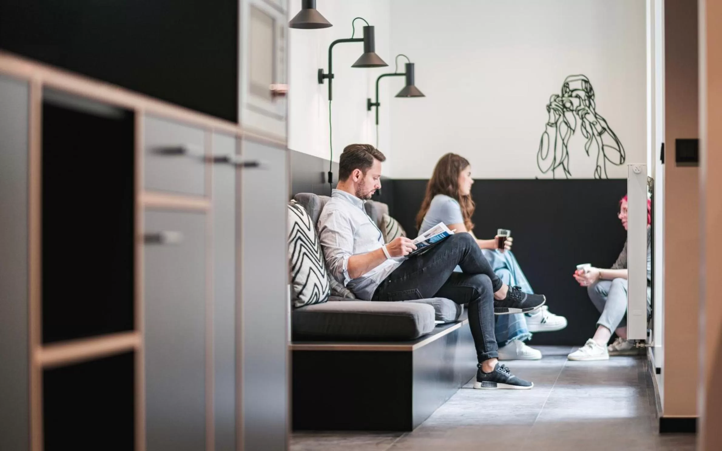Communal lounge/ TV room in MoLiving - Design Hotel & Apartments Düsseldorf-Neuss