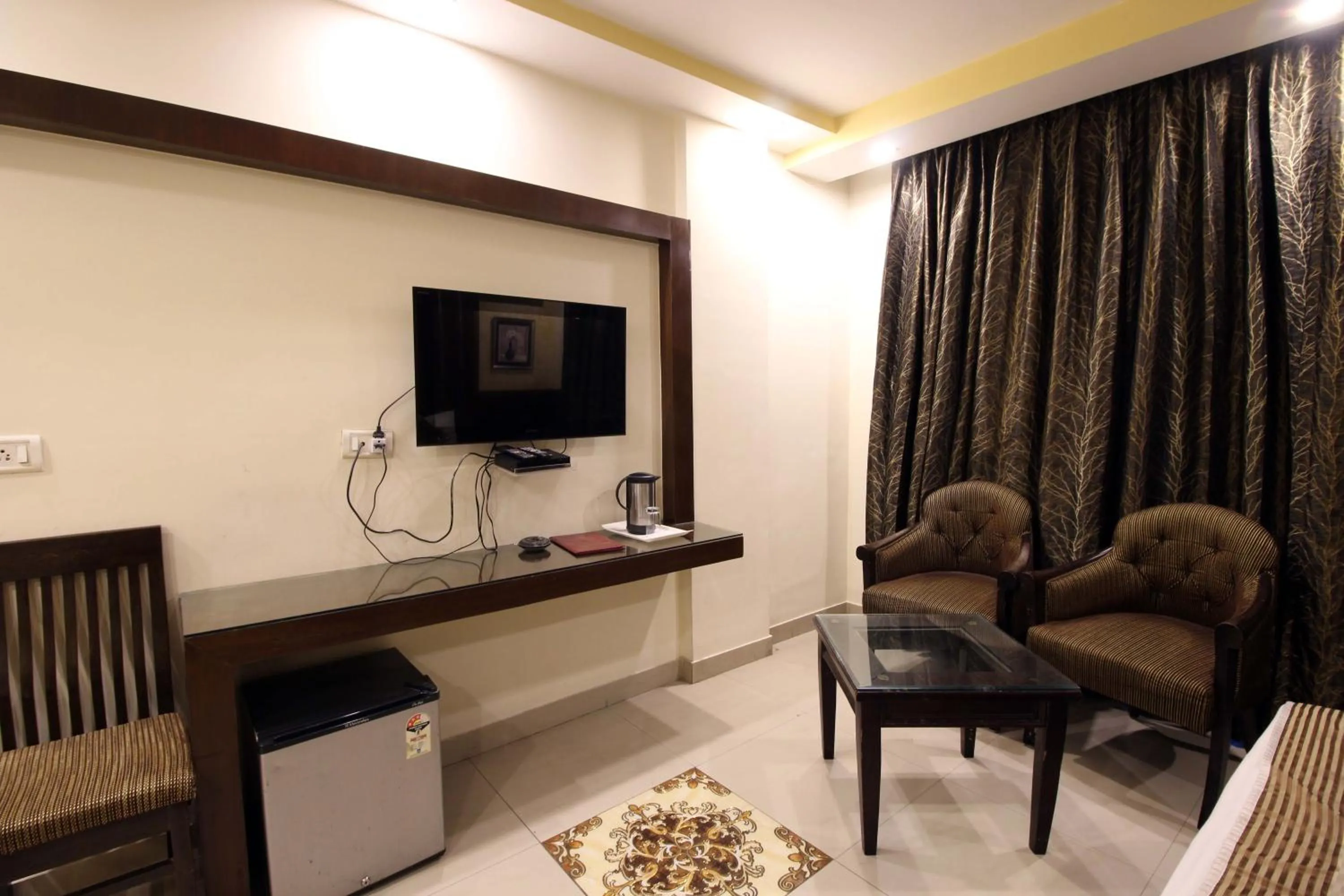 TV and multimedia, TV/Entertainment Center in Hotel Star View