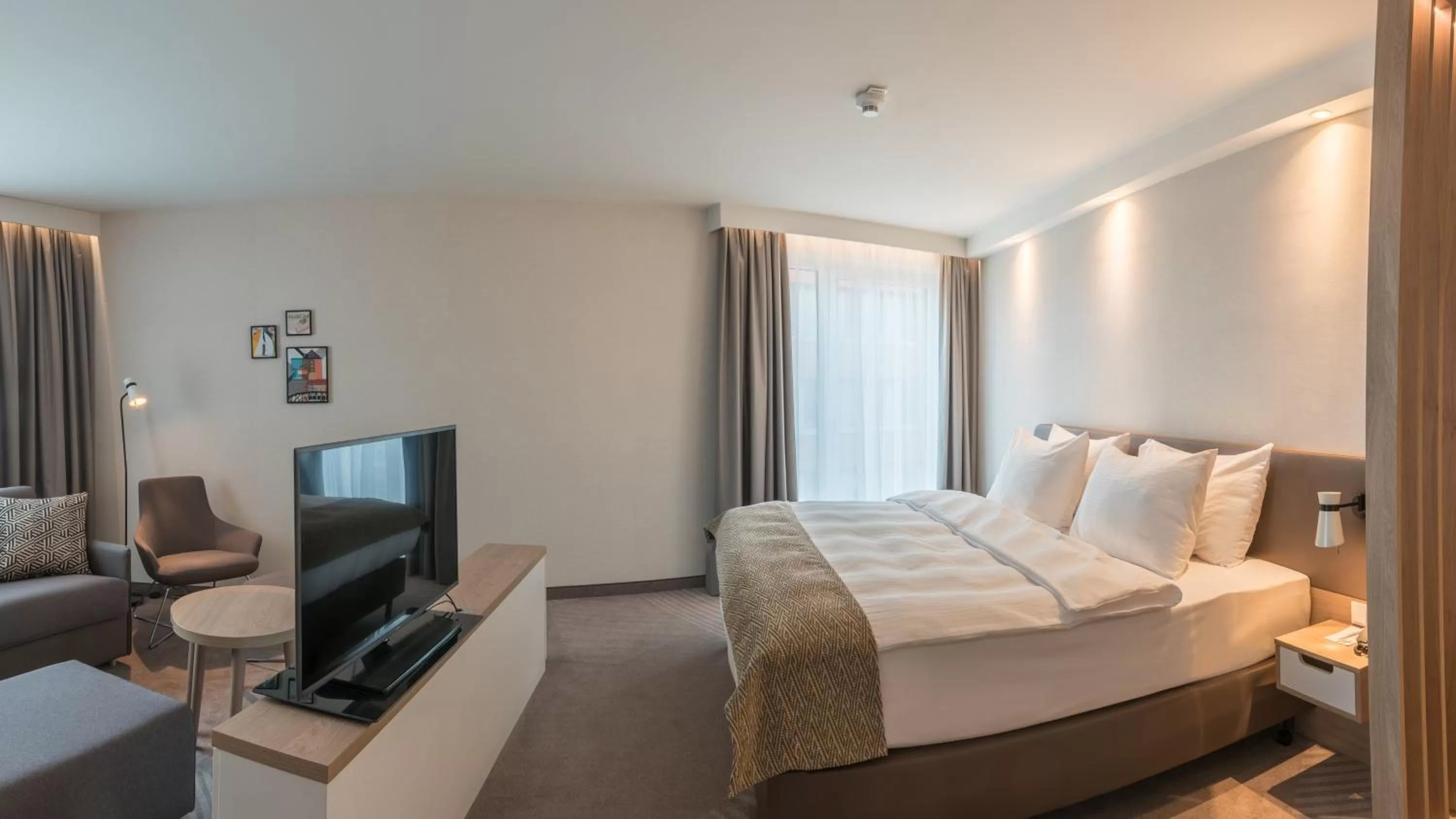Photo of the whole room, Bed in Holiday Inn - Hamburg - Berliner Tor by IHG
