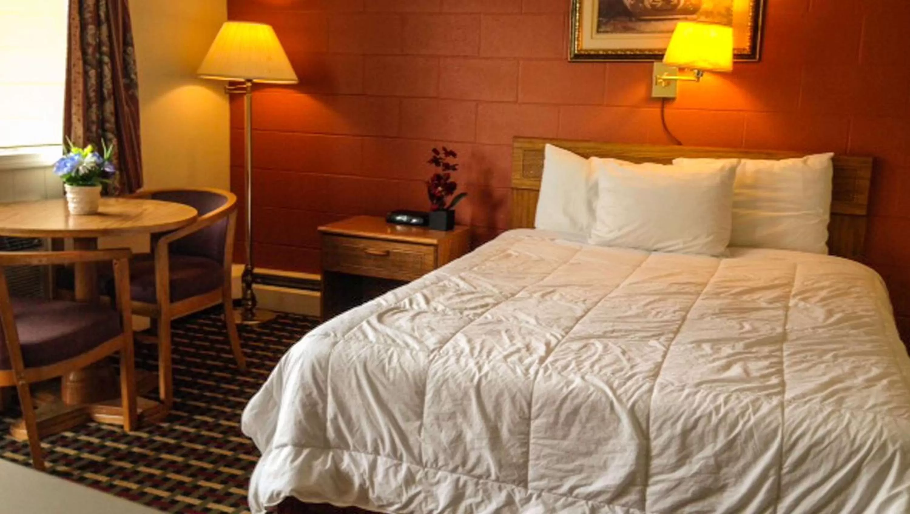 Photo of the whole room, Bed in Rodeway Inn