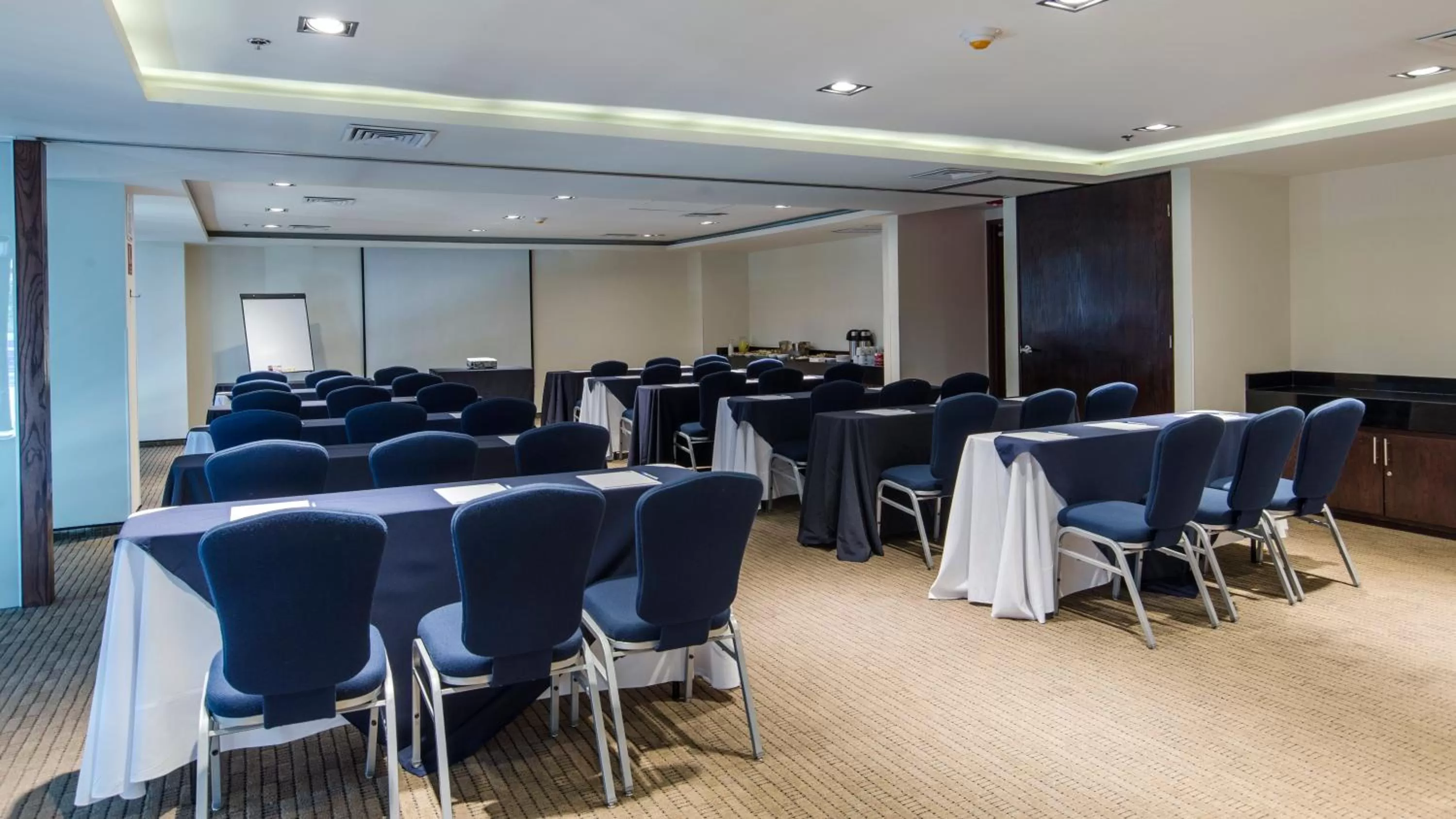 Meeting/conference room in Holiday Inn Express Culiacan by IHG