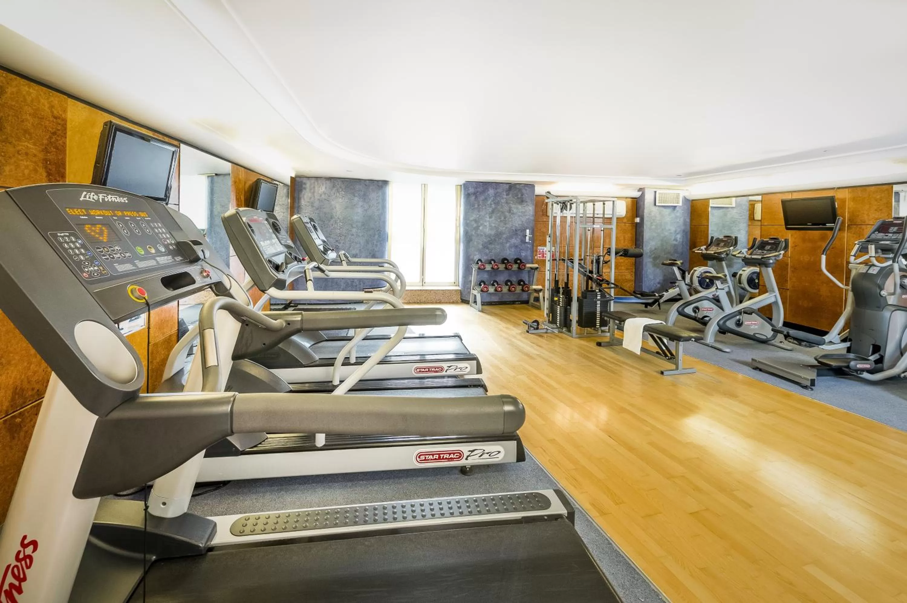 Fitness centre/facilities in Millennium Hotel and Conference Centre Gloucester London