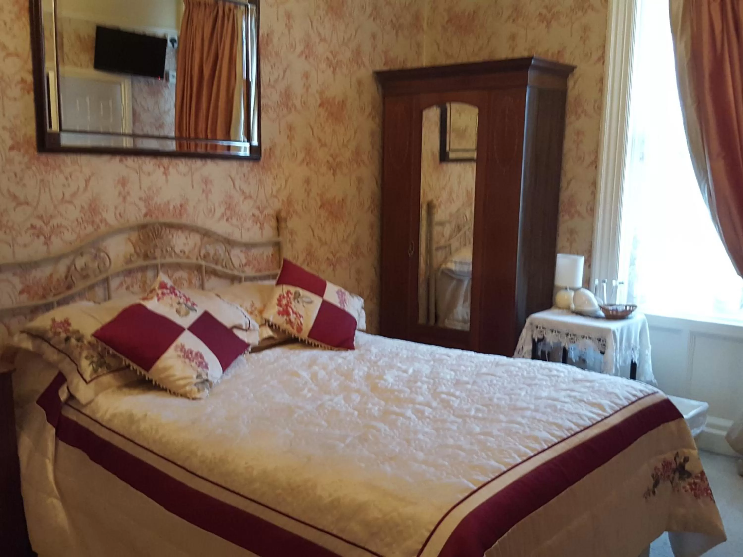 Single Room with Shower in Innisfree House