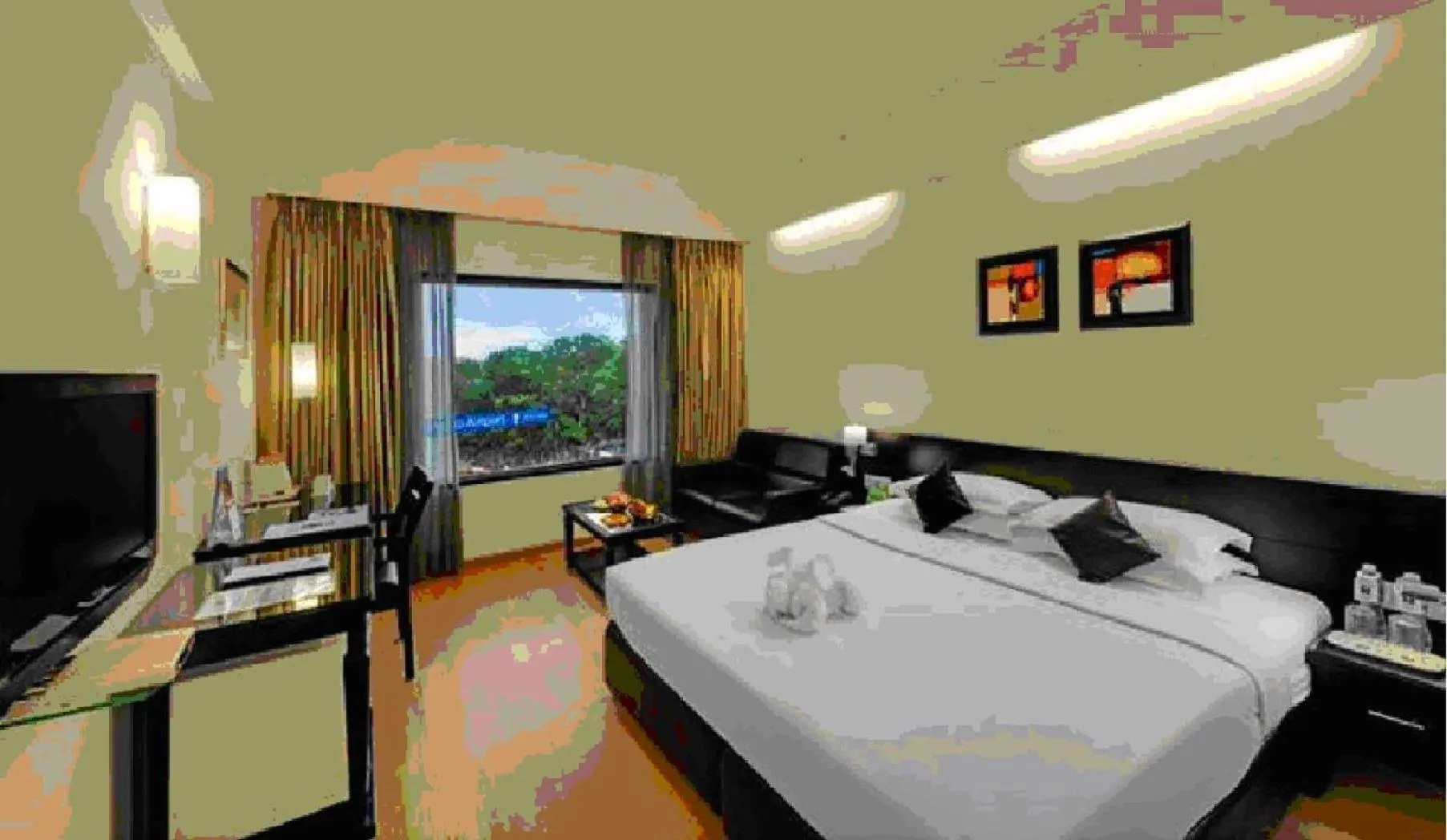 Photo of the whole room, Bed in Comfort Inn Sunset