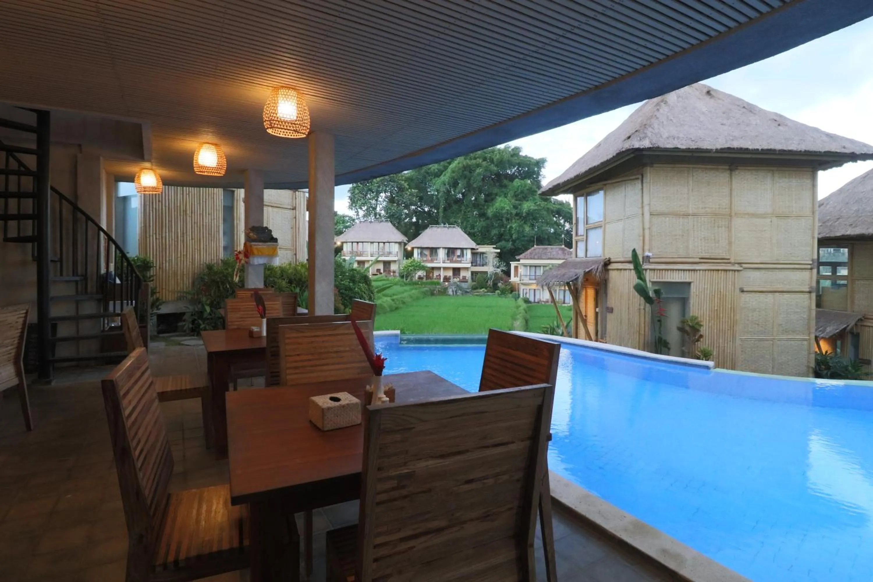 Restaurant/places to eat in Biyukukung Suite & Spa