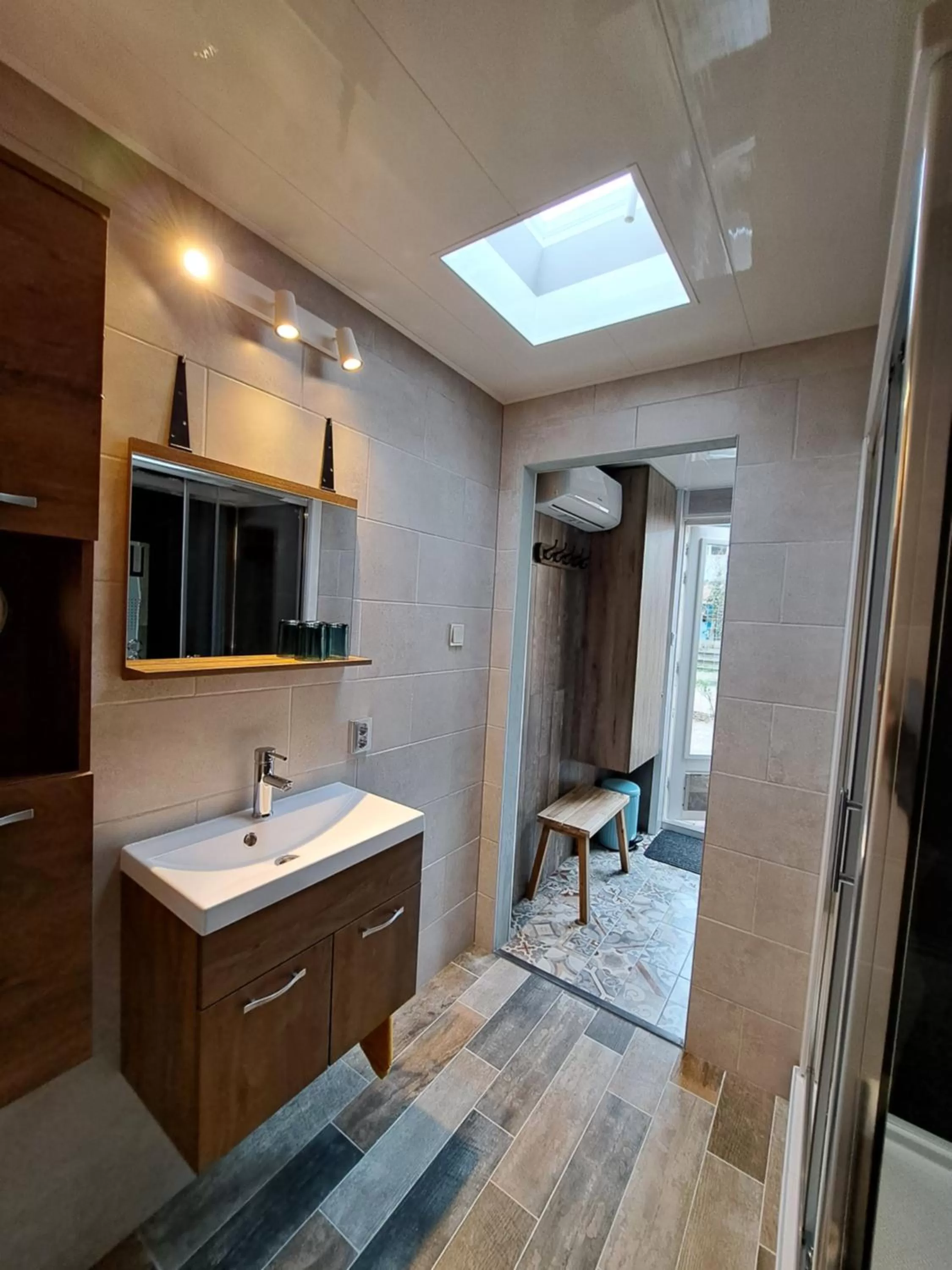 Bathroom in bnbheerhugowaard wooden