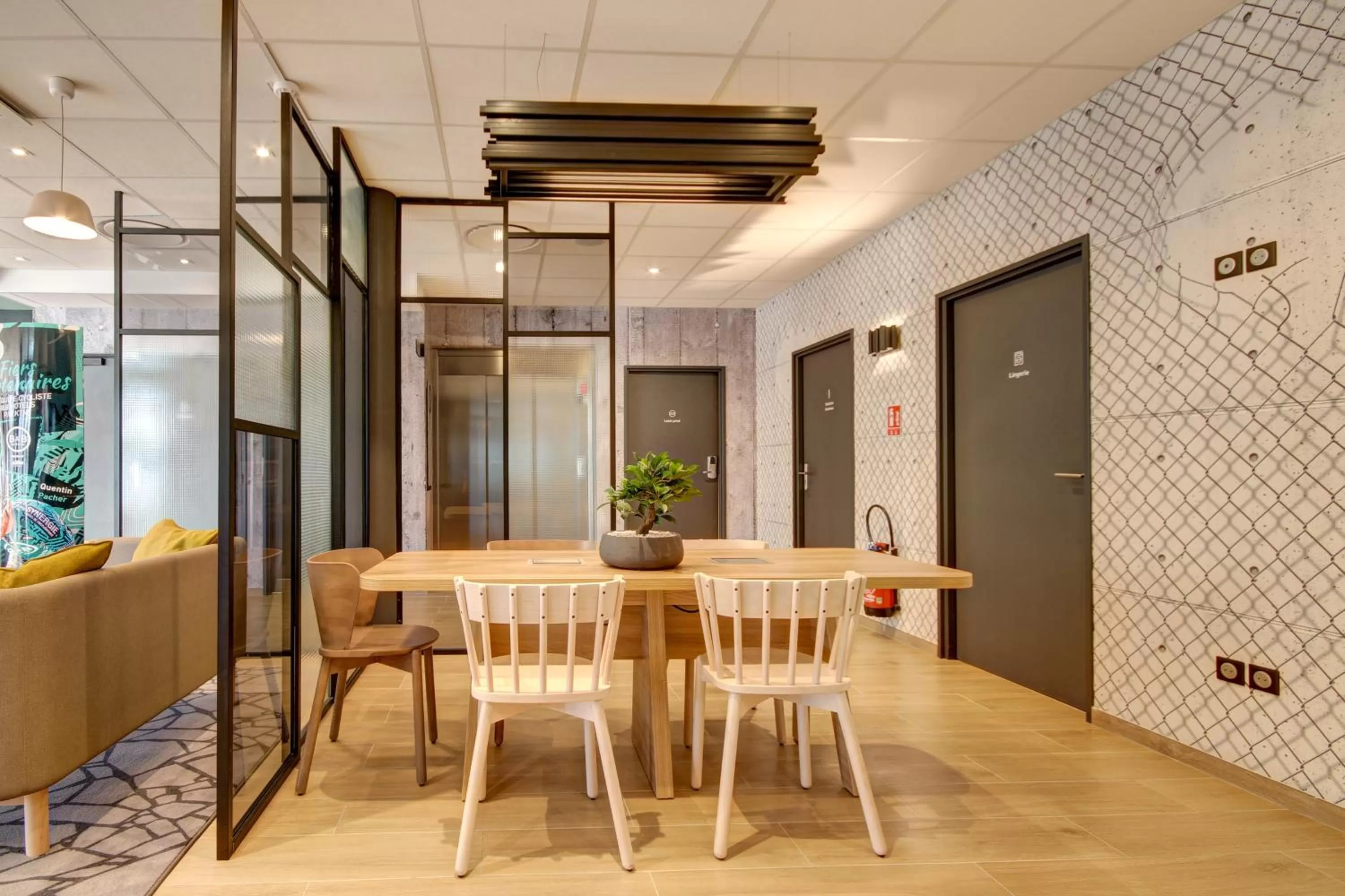 Seating area in B&B HOTEL Epernay