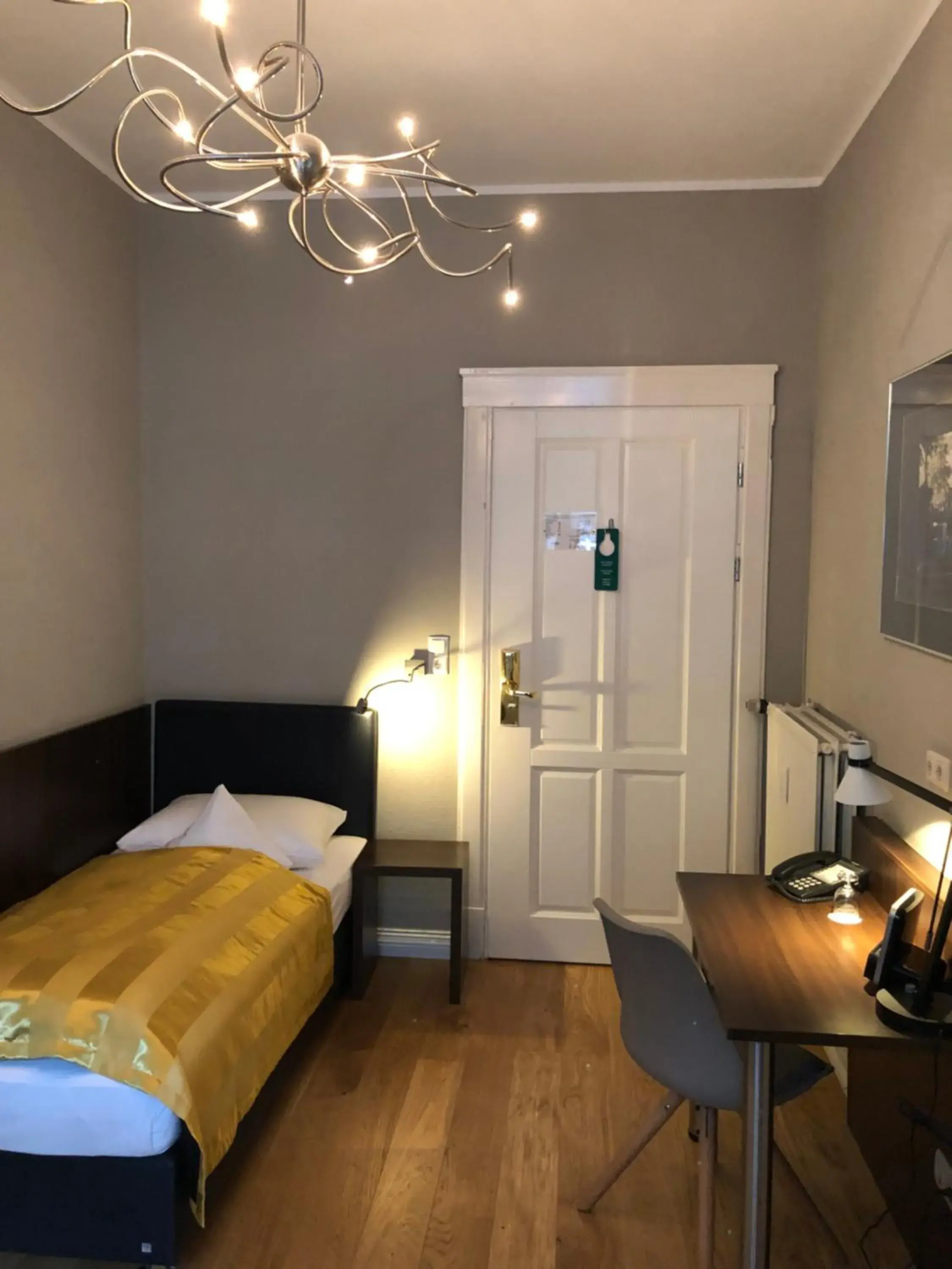 Single Room in Hotel Wagner im Dammtorpalais Single Room in Hotel Wagner im Dammtorpalais