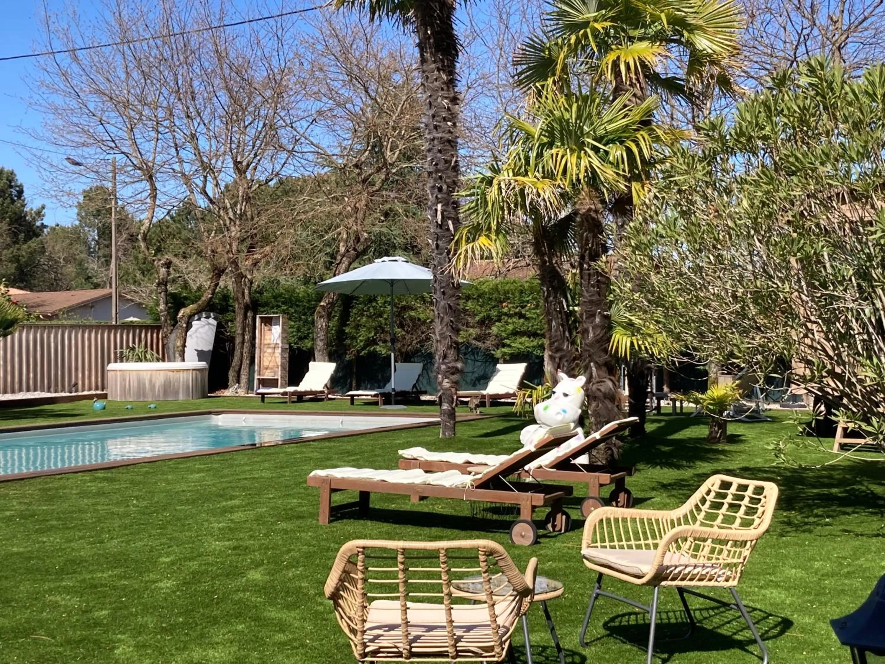 Garden, Swimming Pool in VILLA HERBERT Chambres d'hôtes Gîte Soirée étape