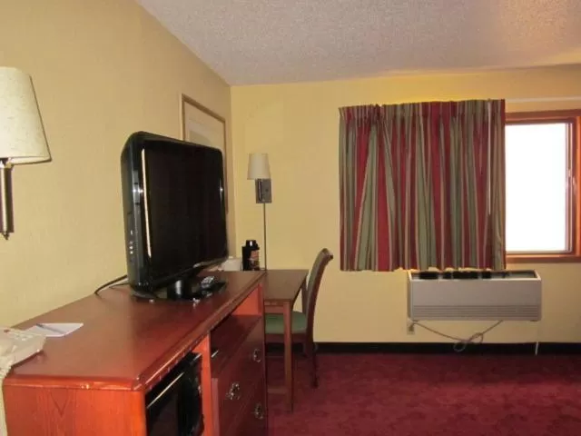 Day, Bed in AmericInn by Wyndham West Bend