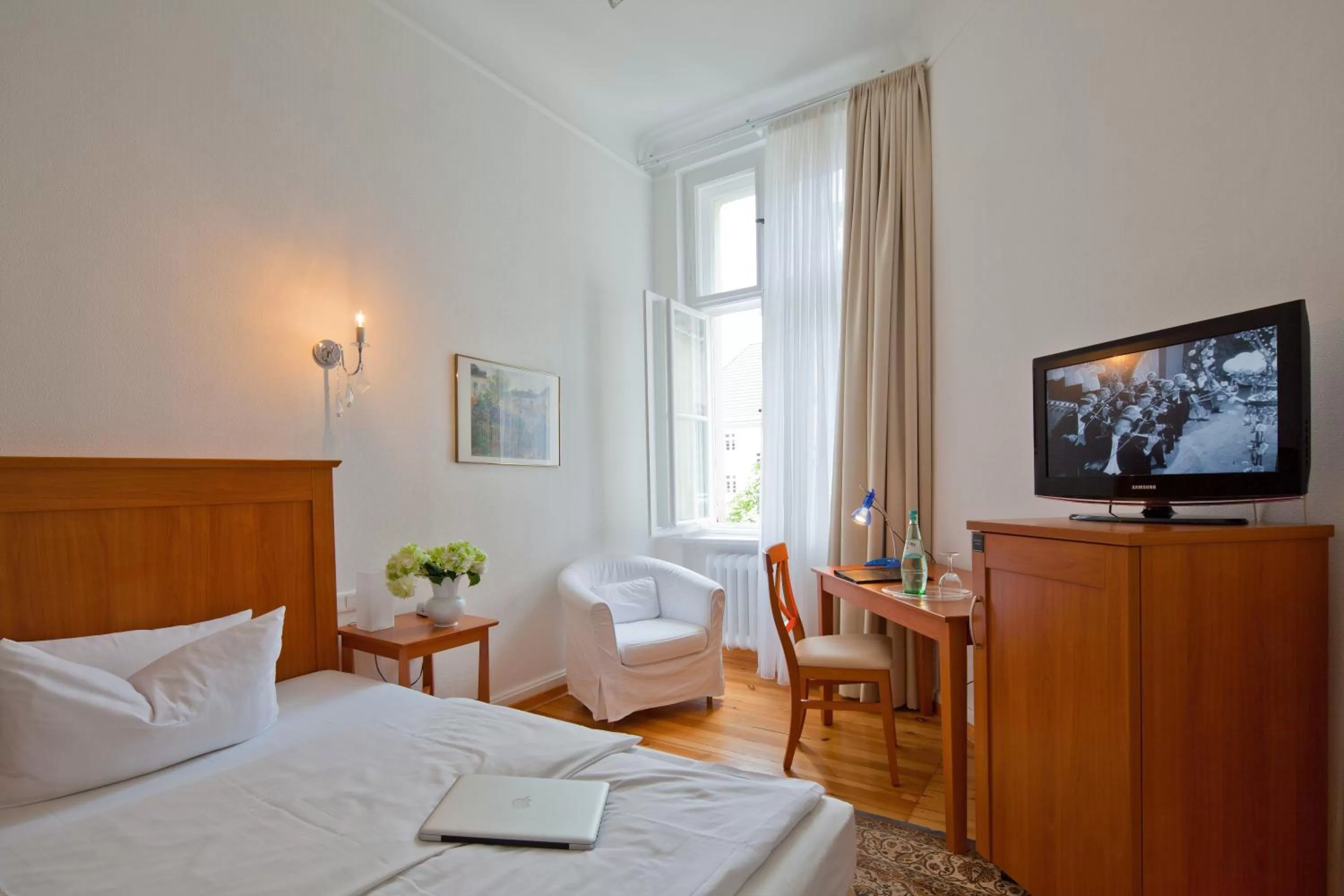 Photo of the whole room, Bed in Hotel Brandies Berlin GmbH