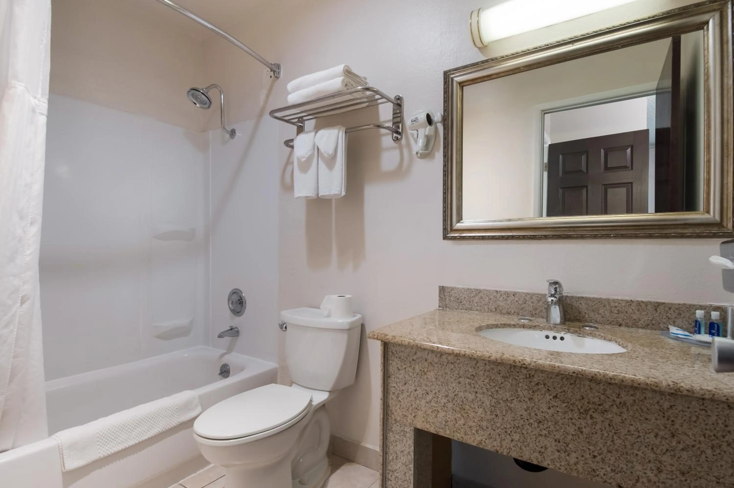 Shower in Rodeway Inn & Suites Portland West - Beaverton