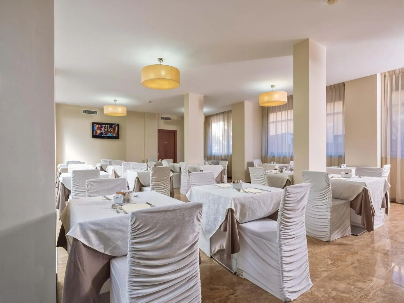 Breakfast in Hotel For You