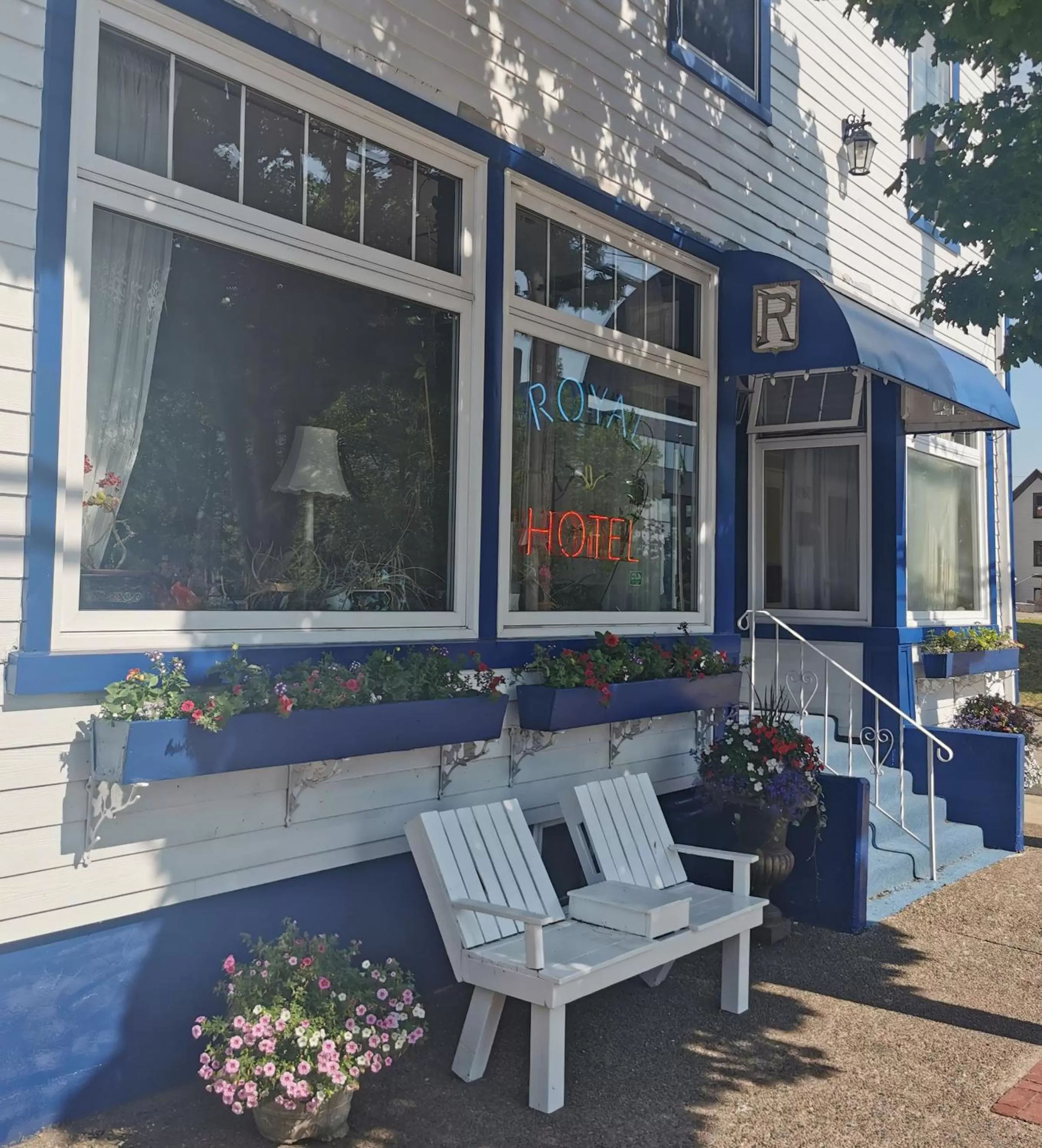 Facade/entrance in Royal Hotel