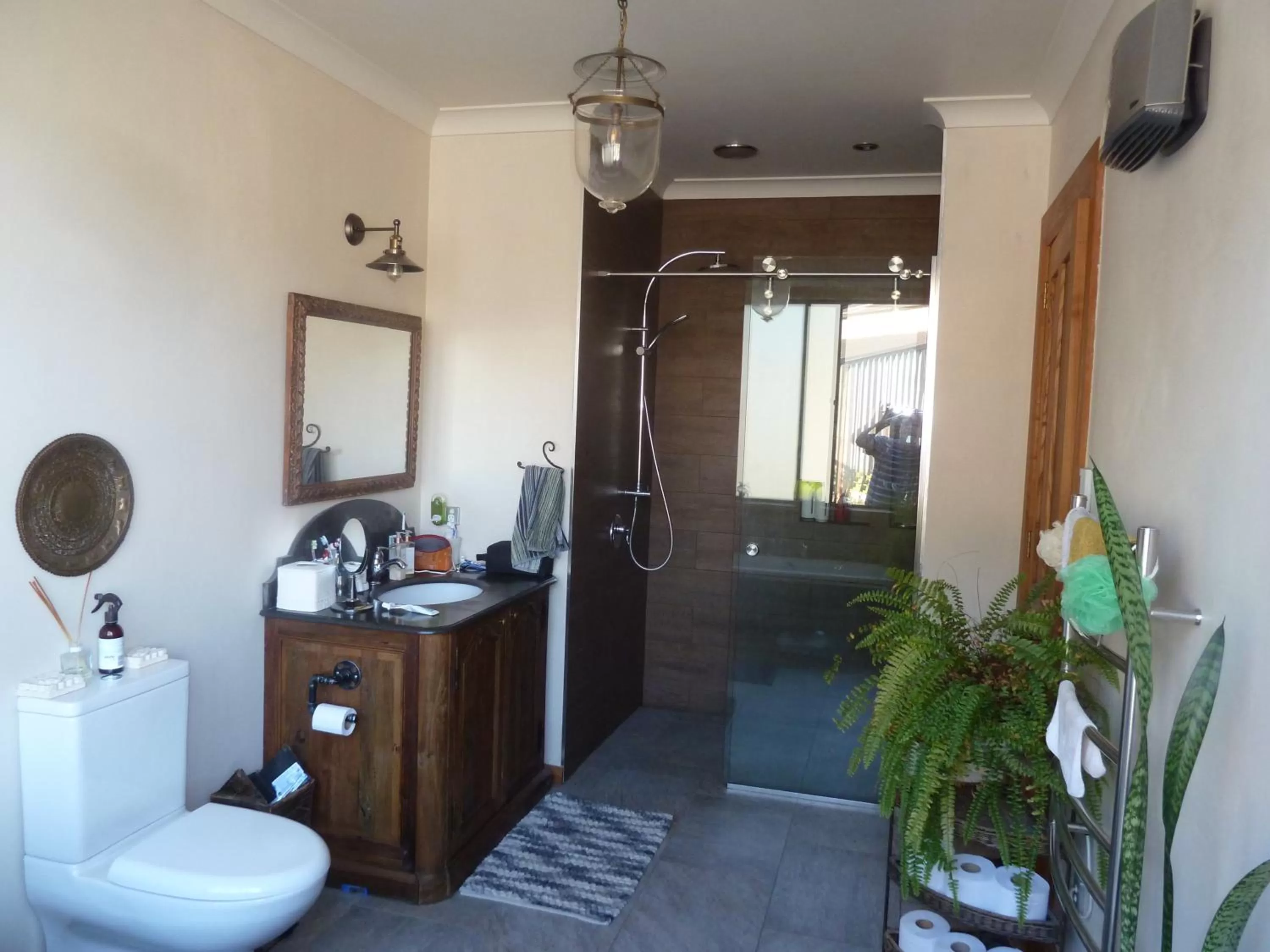 Shower in Redwood Valley B & B