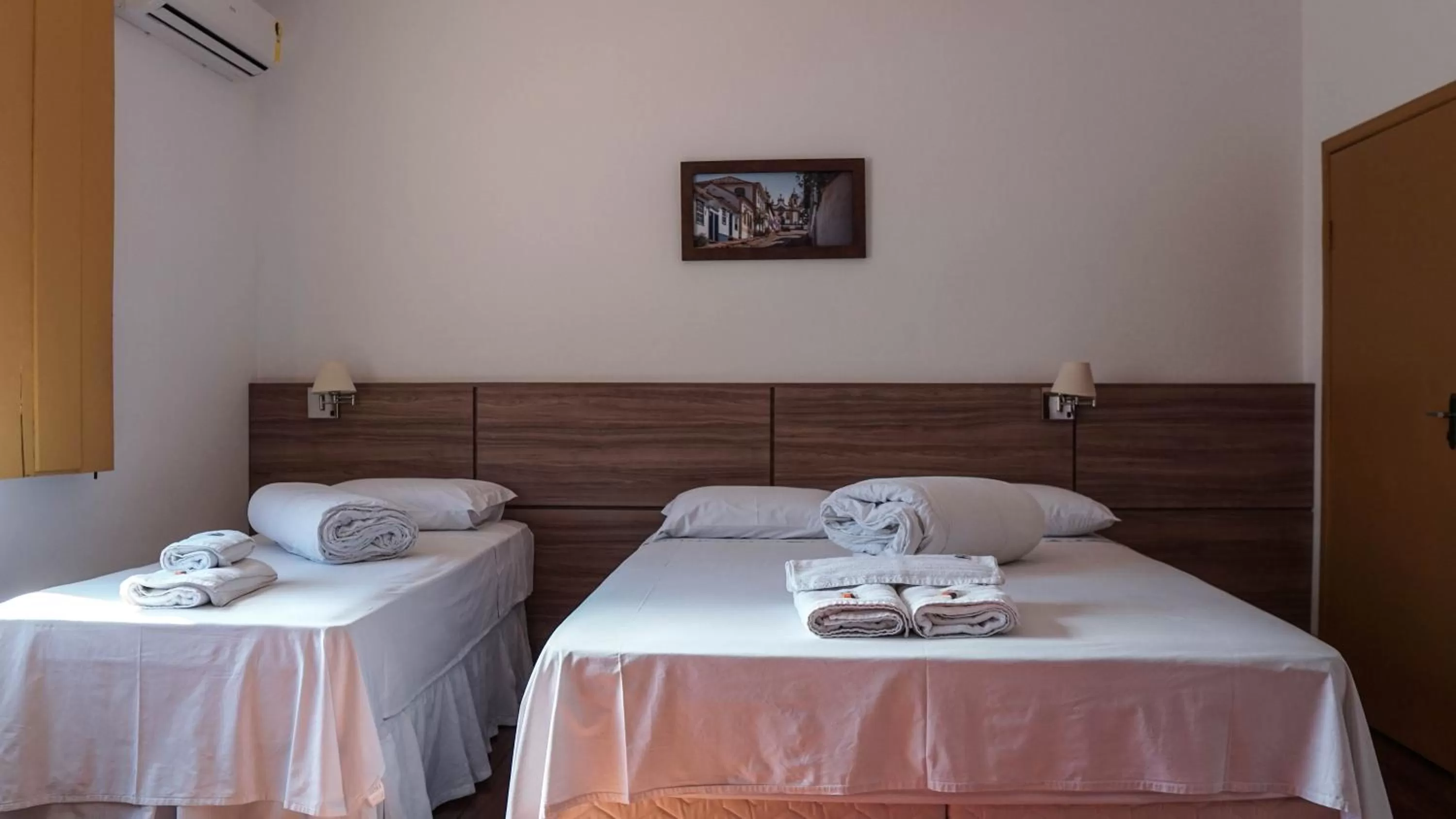 Photo of the whole room, Bed in Pousada o Amanhecer