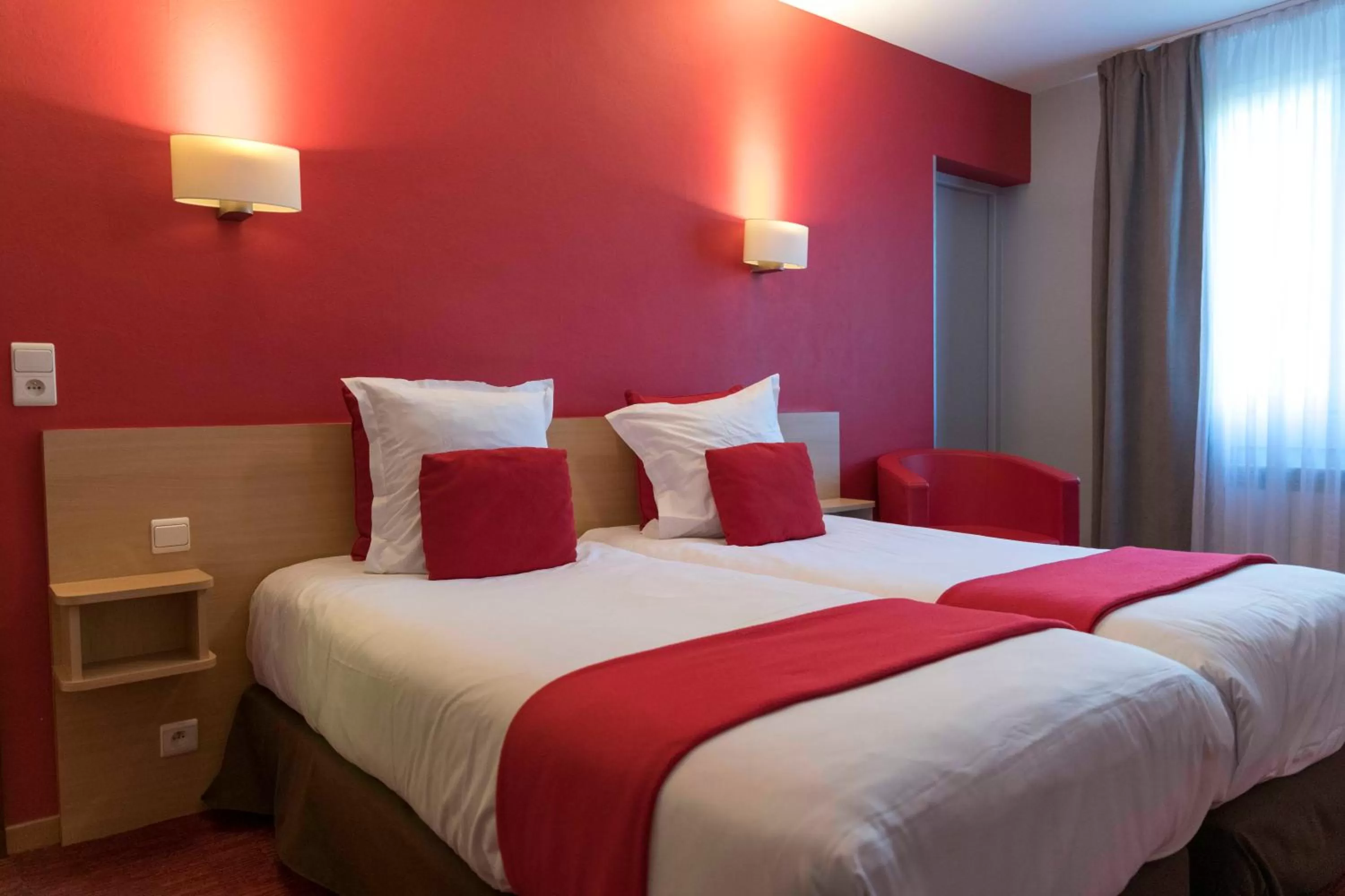 Bed in La Terrasse Fleurie, Logis, Hôtel et Restaurant