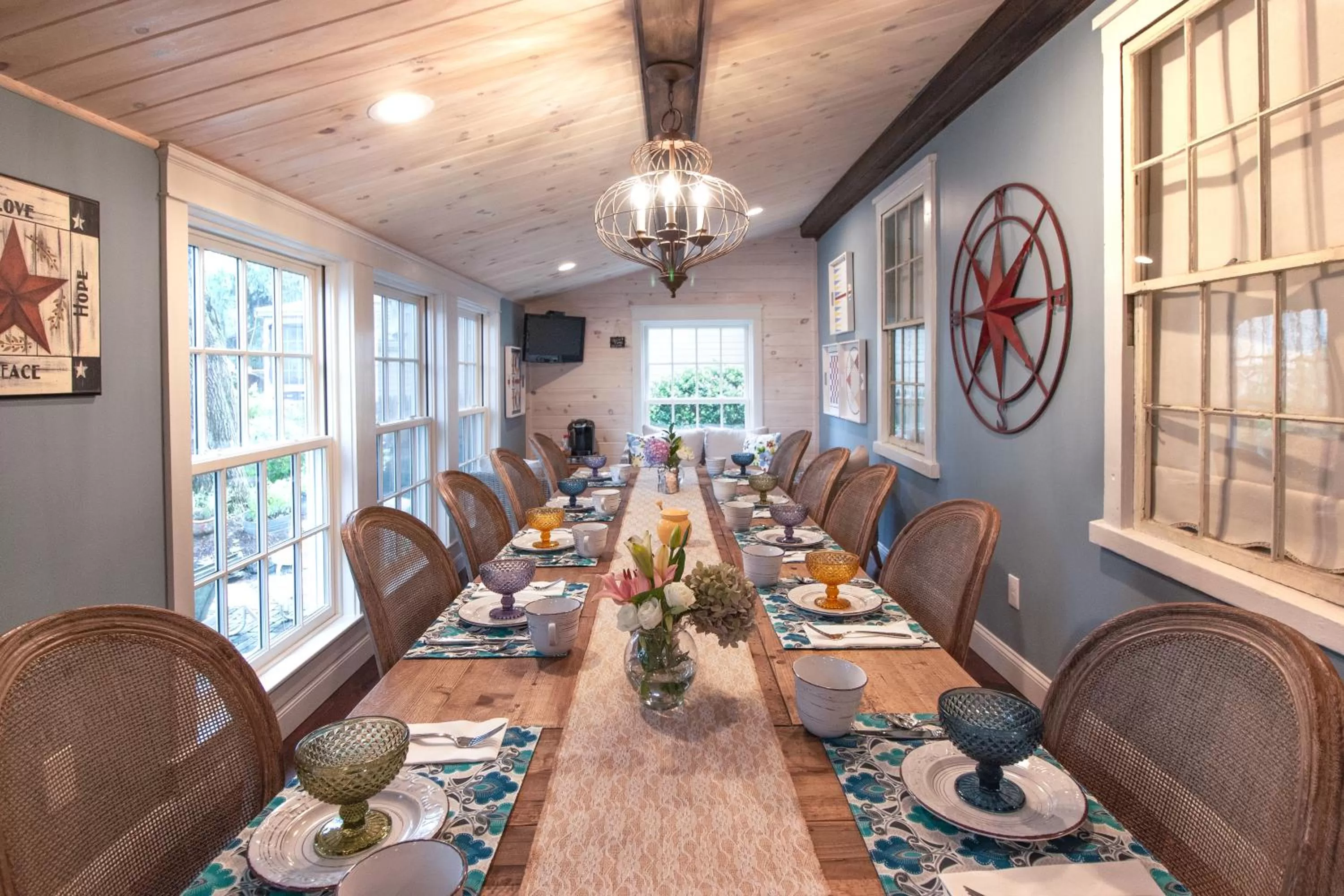 Communal lounge/ TV room, Restaurant/Places to Eat in William's Grant Inn Bed and Breakfast