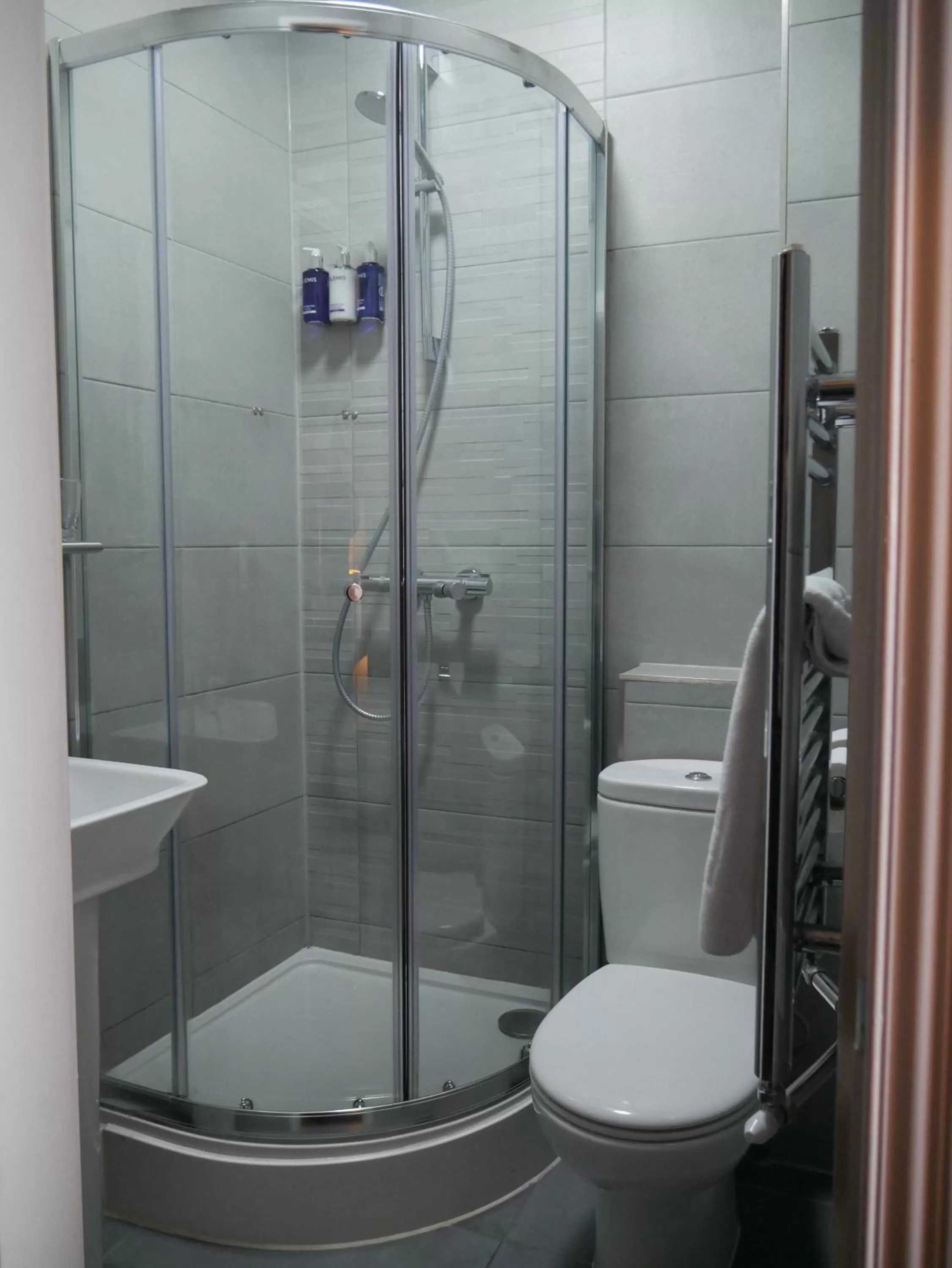 Bathroom in Llandudno Bay Hotel