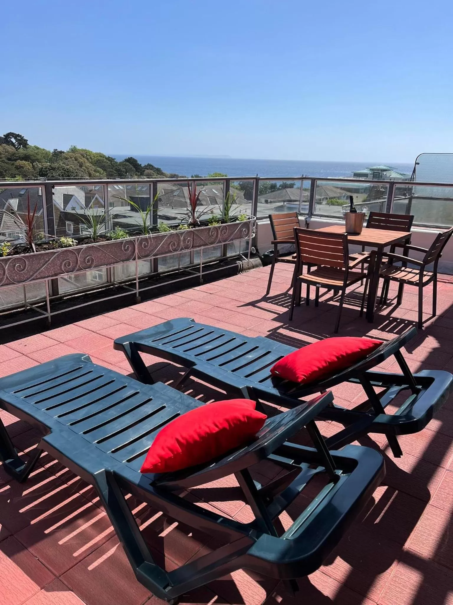 Natural landscape in The Riviera Hotel & Apartments - Alum Chine