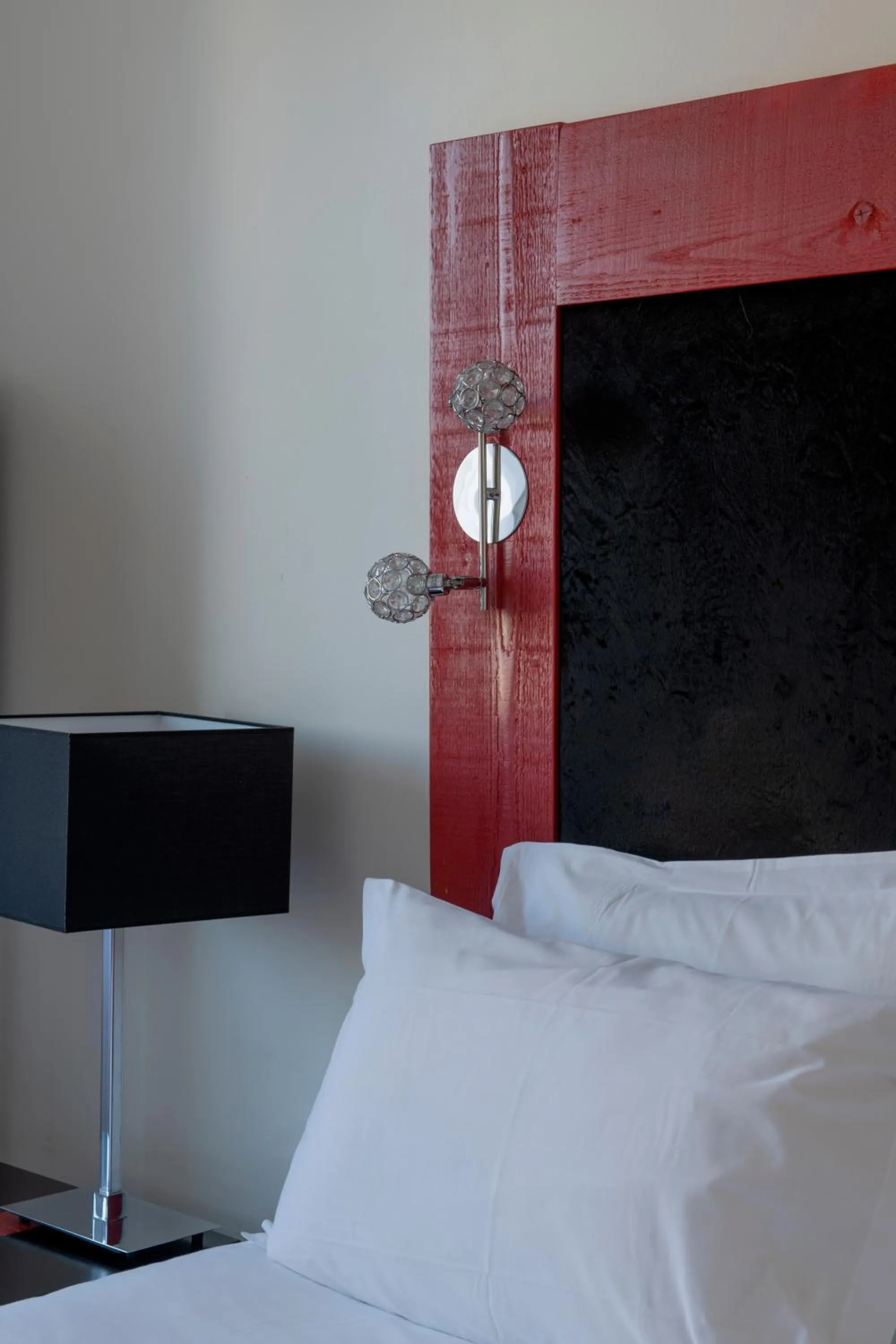 Bed in Hôtel Arles Plaza