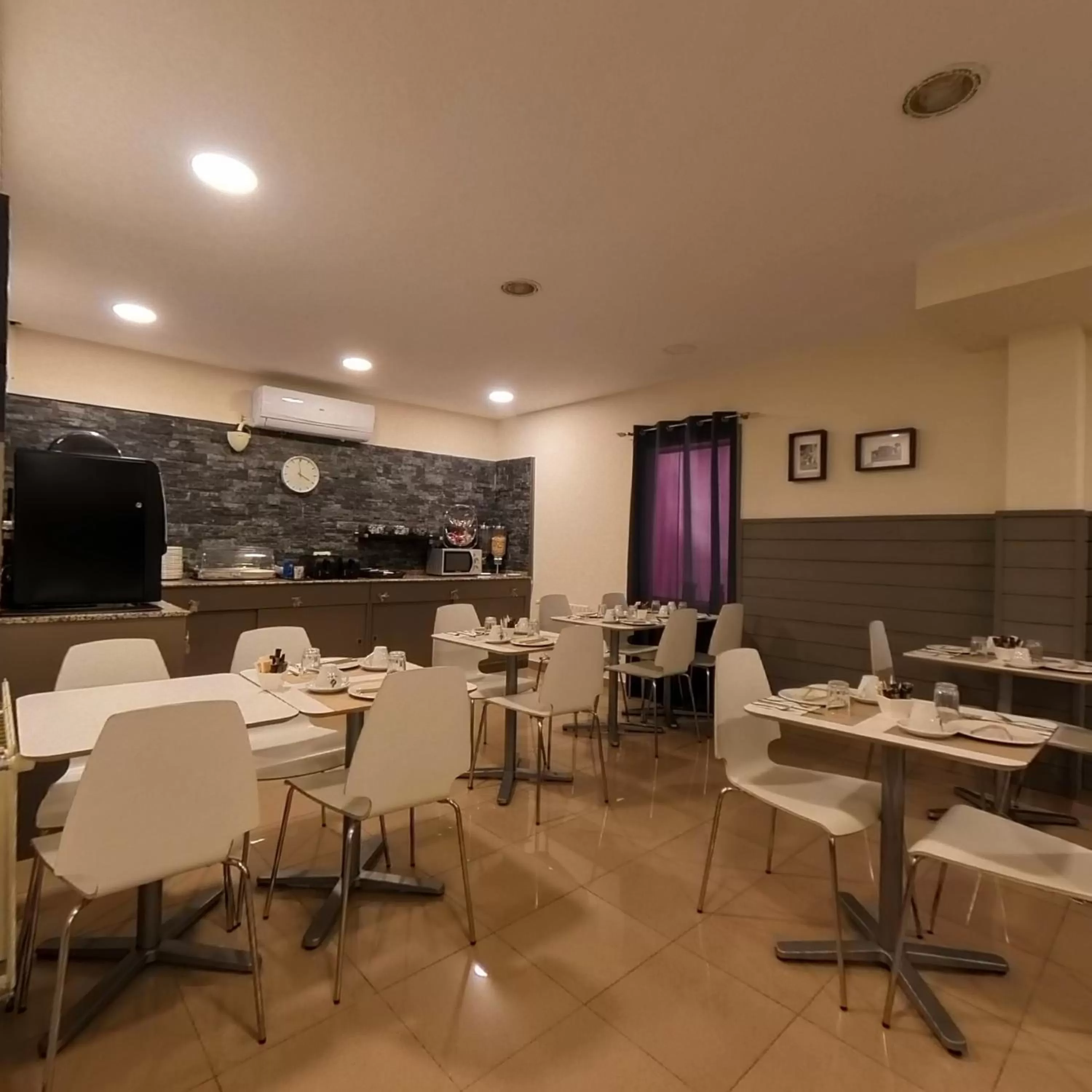 Breakfast in Hotel Marfany