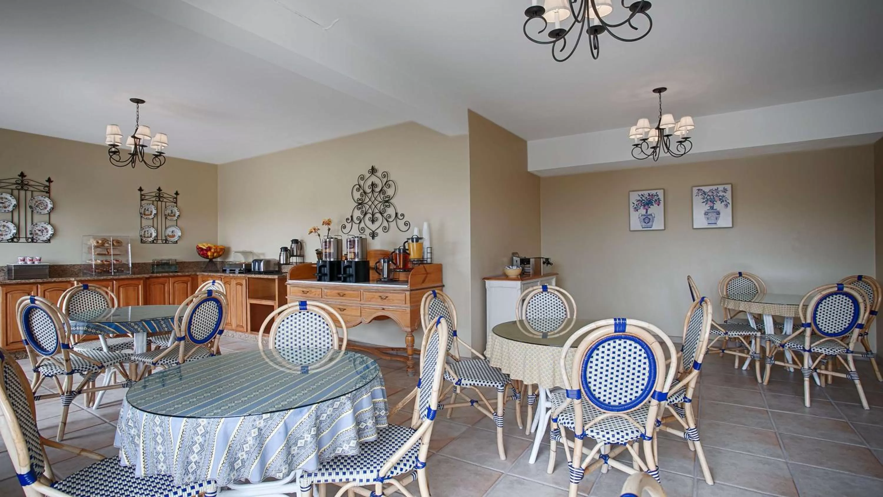 Restaurant/places to eat in Carmel Bay View Inn