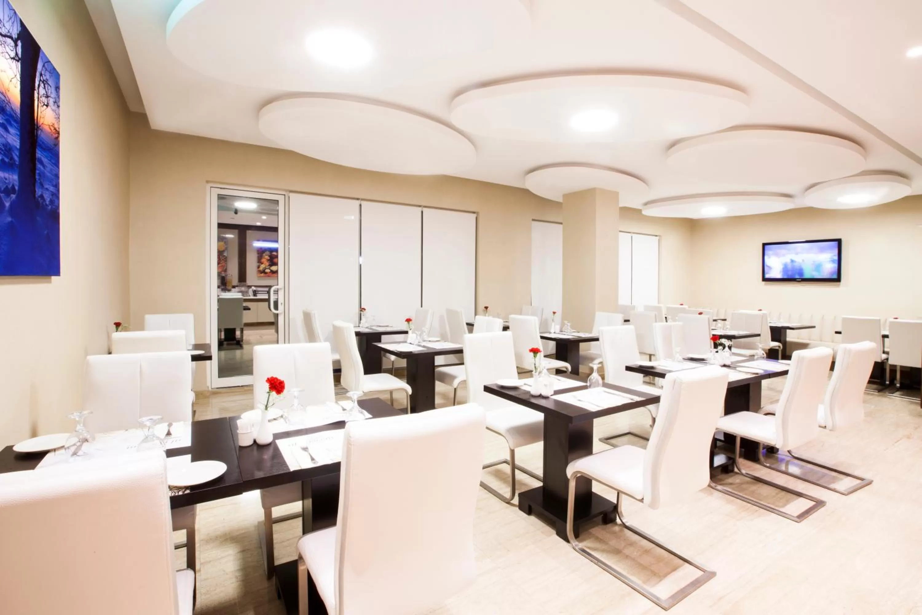 Restaurant/places to eat in Al Sarab Hotel