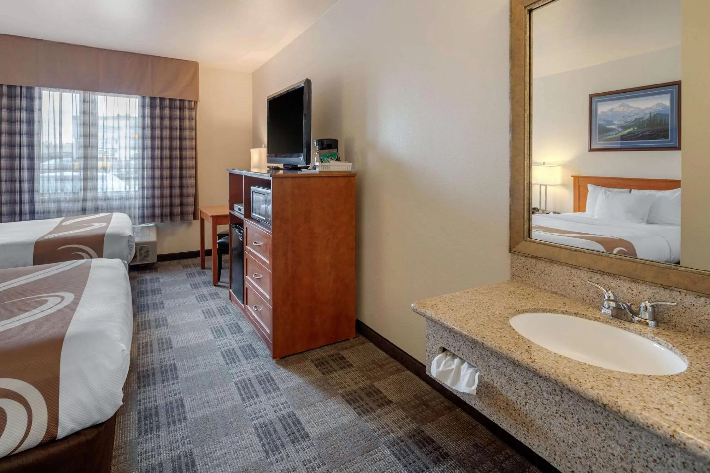 Photo of the whole room, Bed in Quality Inn Kenai