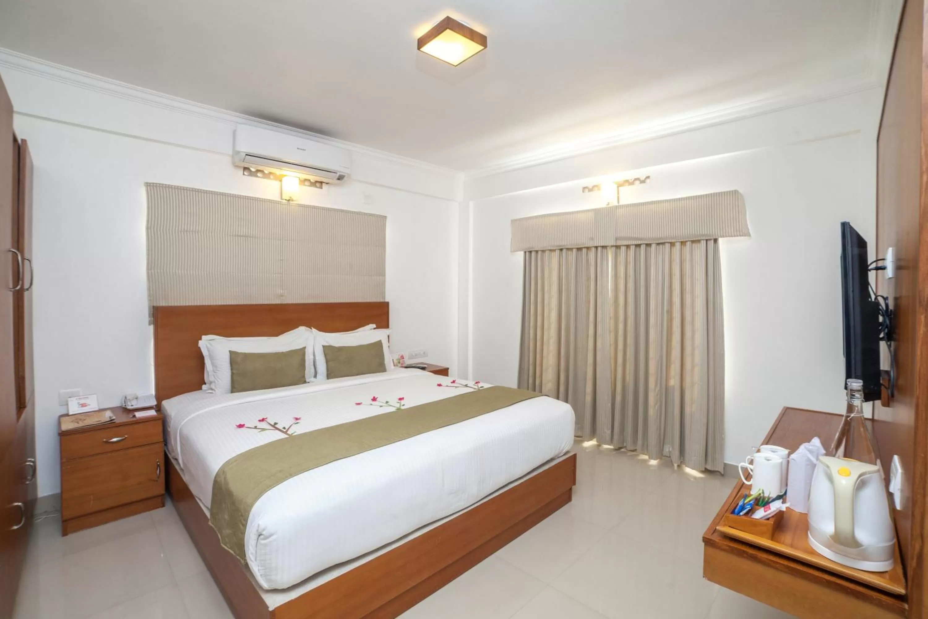 Bed in The Fog Munnar (Resort & Spa)