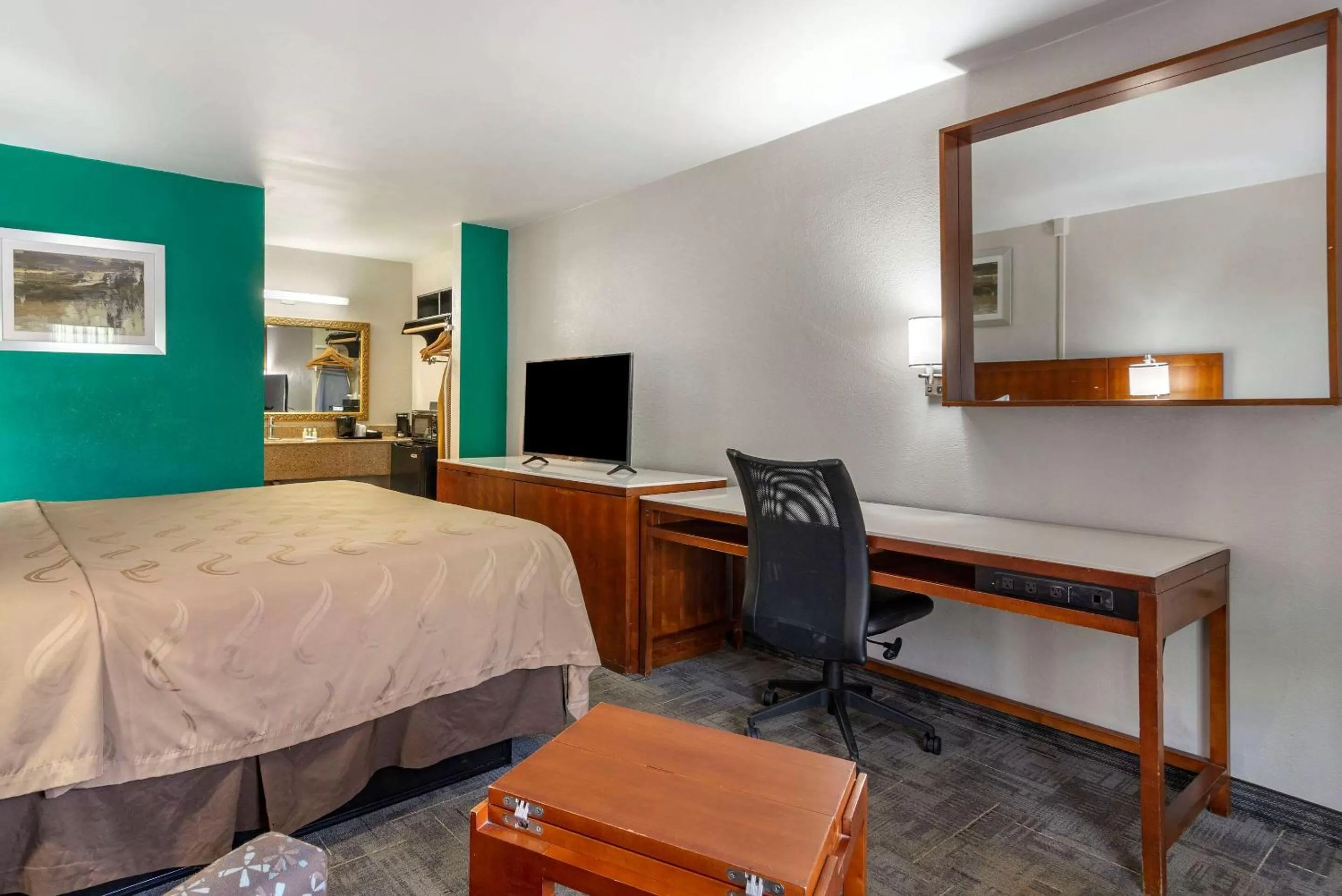 Bedroom, Bed in Quality Inn Covington