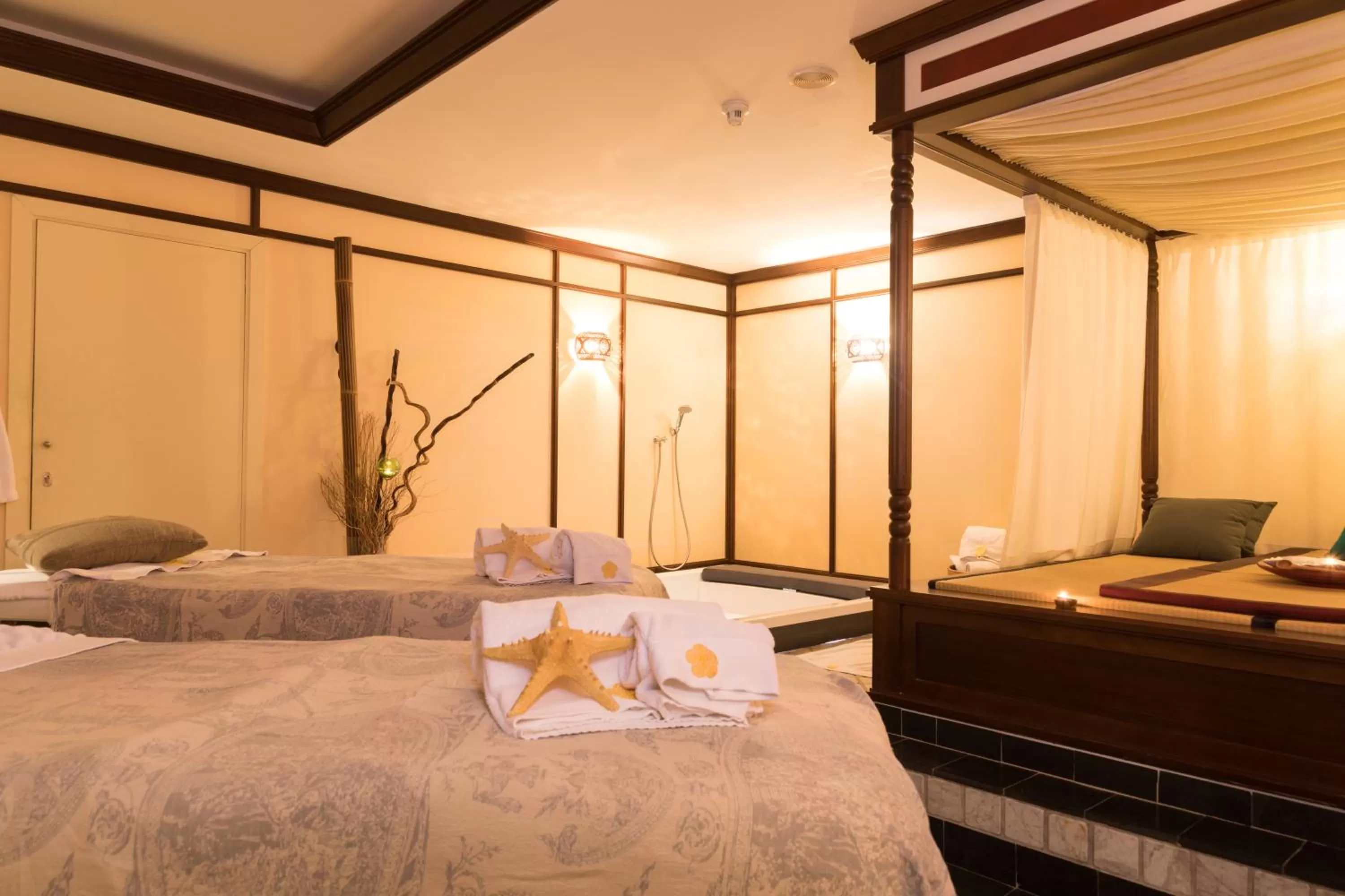 Massage, Bed in GPRO Valparaiso Palace & Spa