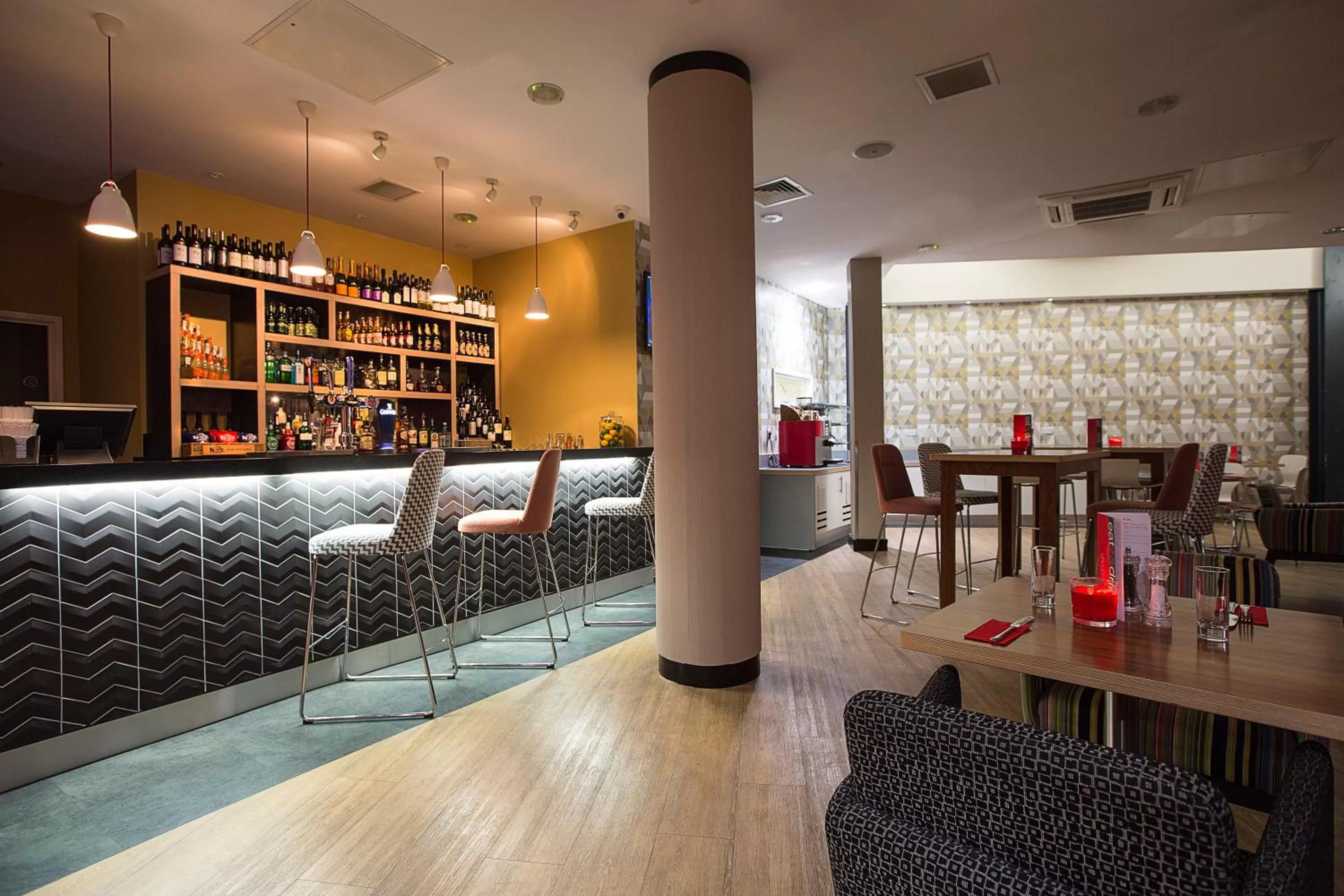 Lounge or bar in Sleeperz Hotel Newcastle