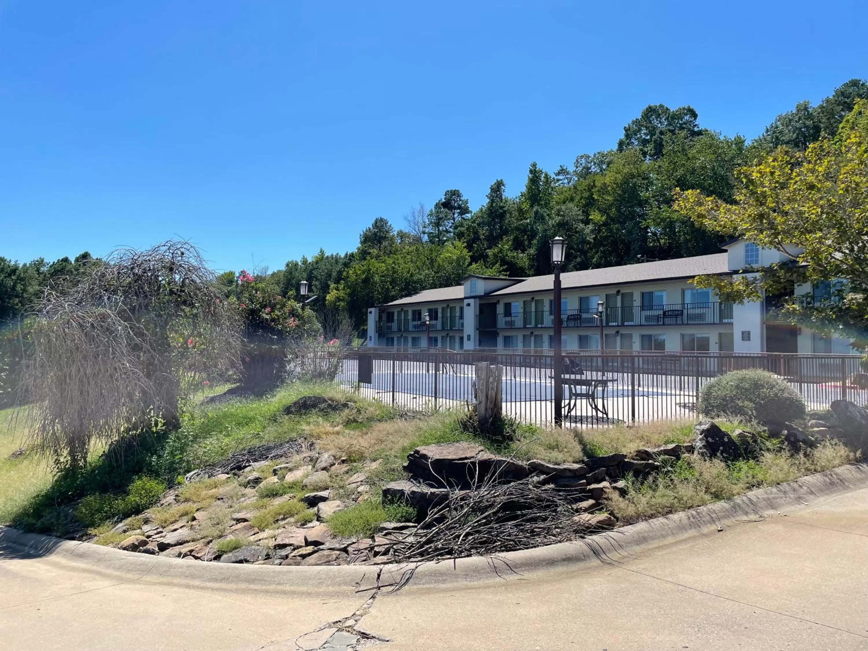 Property building in Quality Inn Clinton North