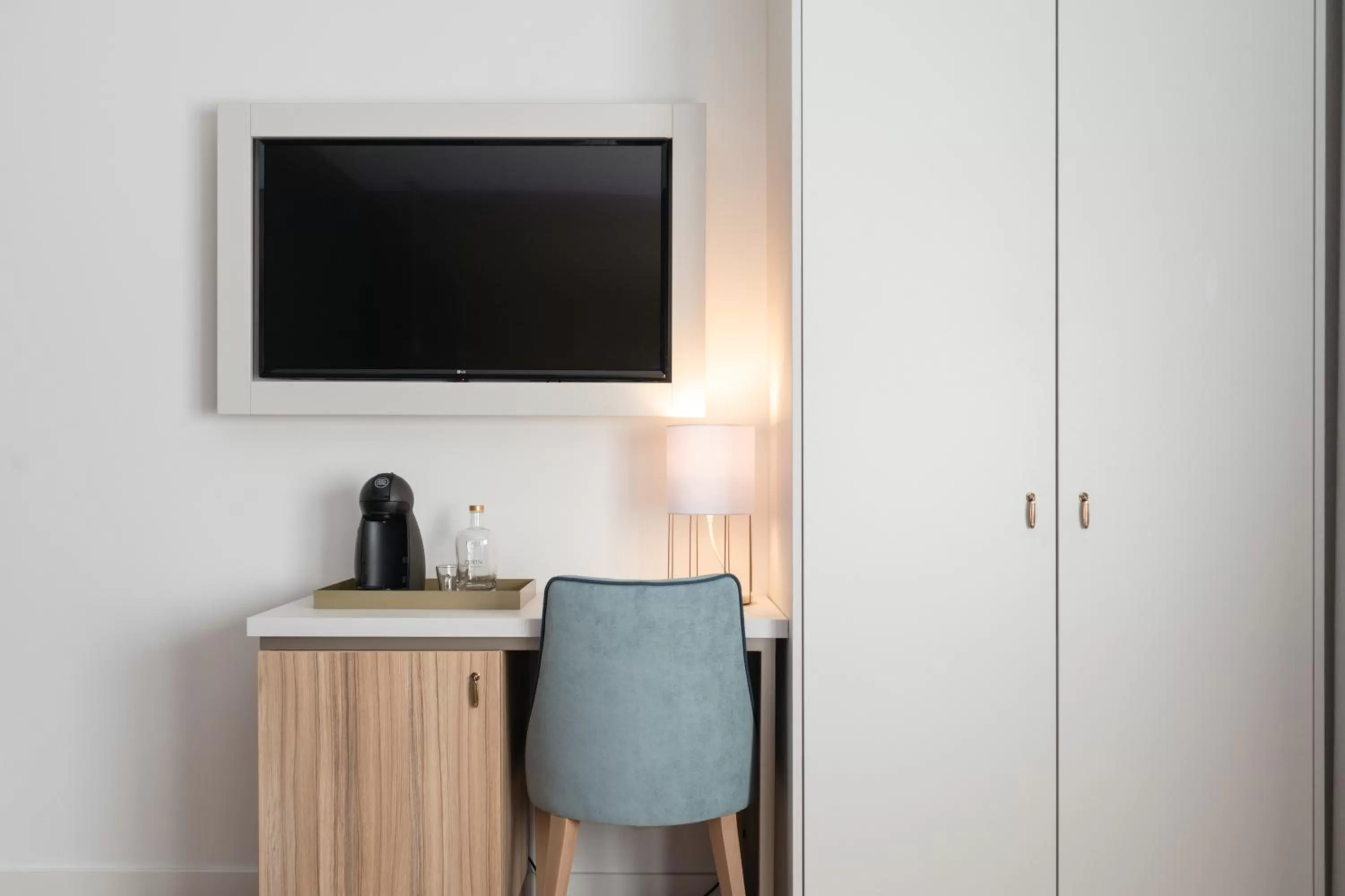 TV and multimedia in Zurin Charm Hotel