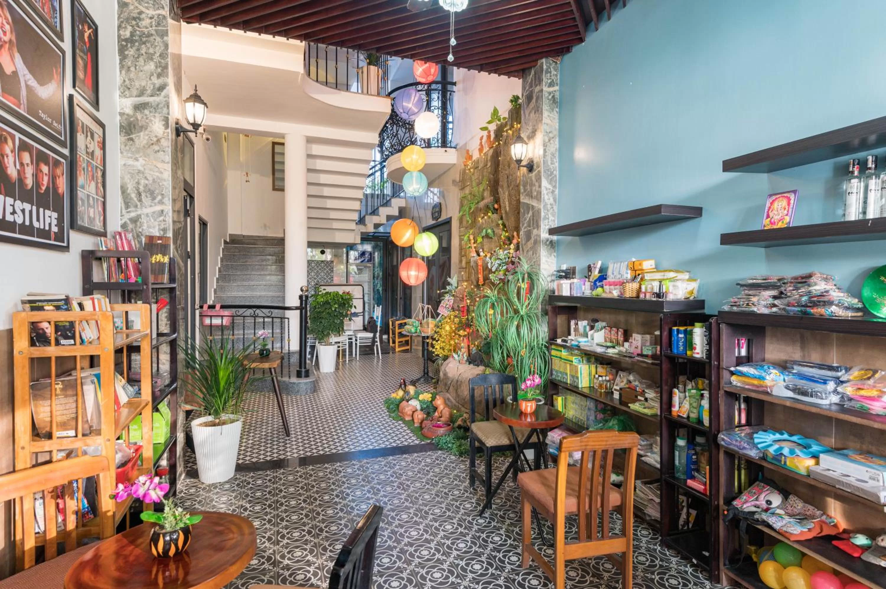 Supermarket/grocery shop in Hoang Trinh Hotel