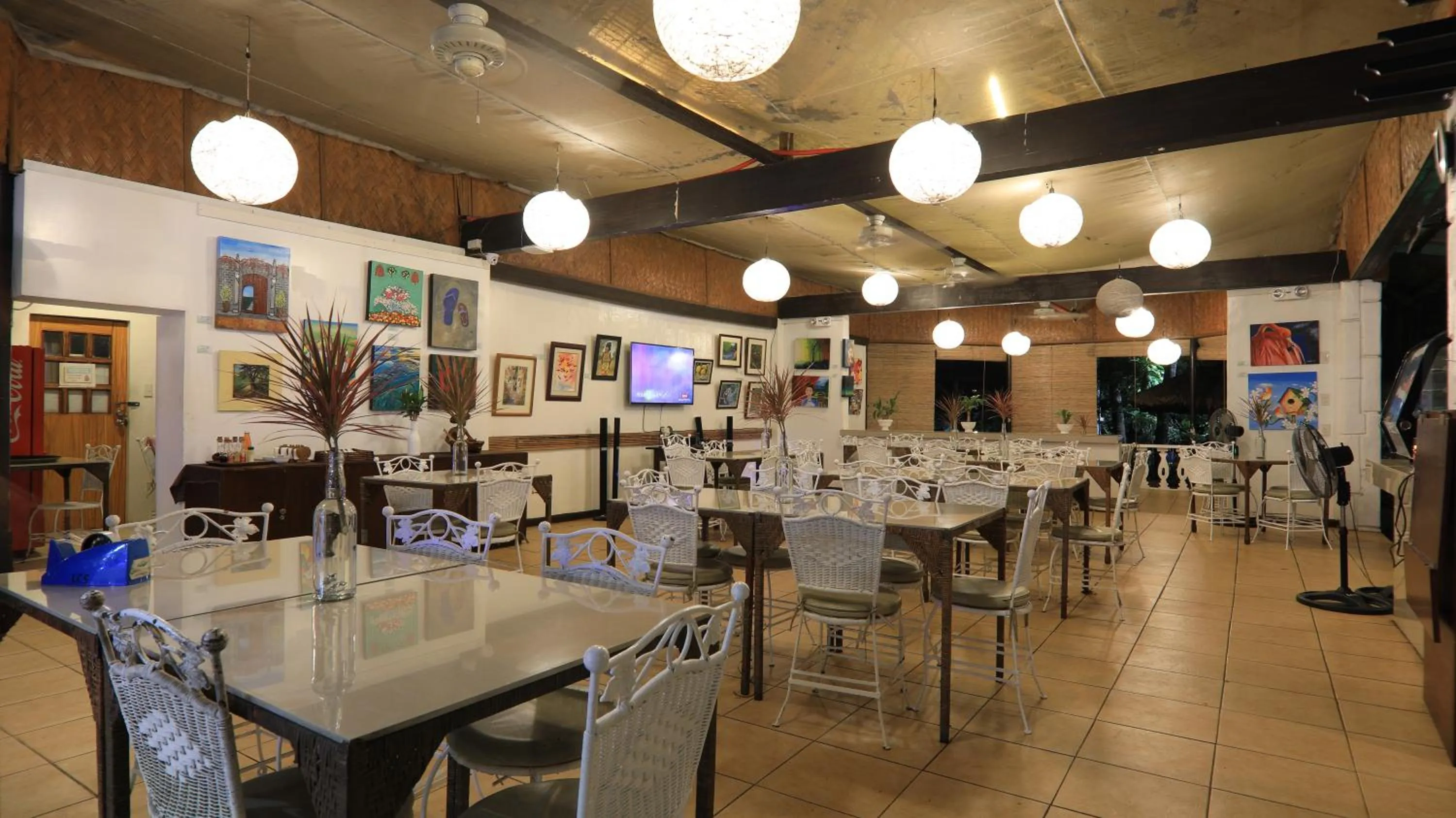 Restaurant/places to eat in Loreland Farm Resort