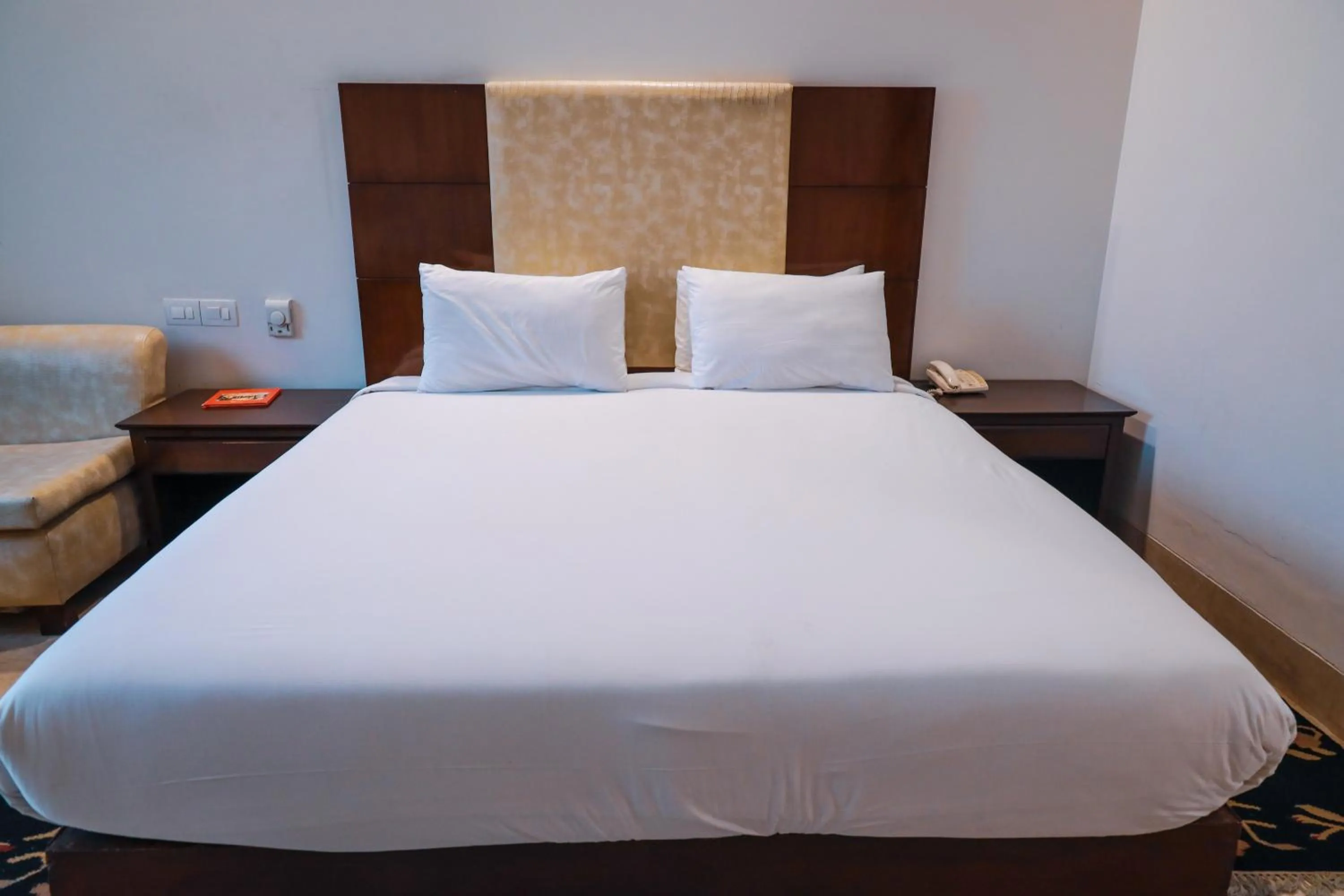 Bedroom, Bed in Hotel Airport Residency