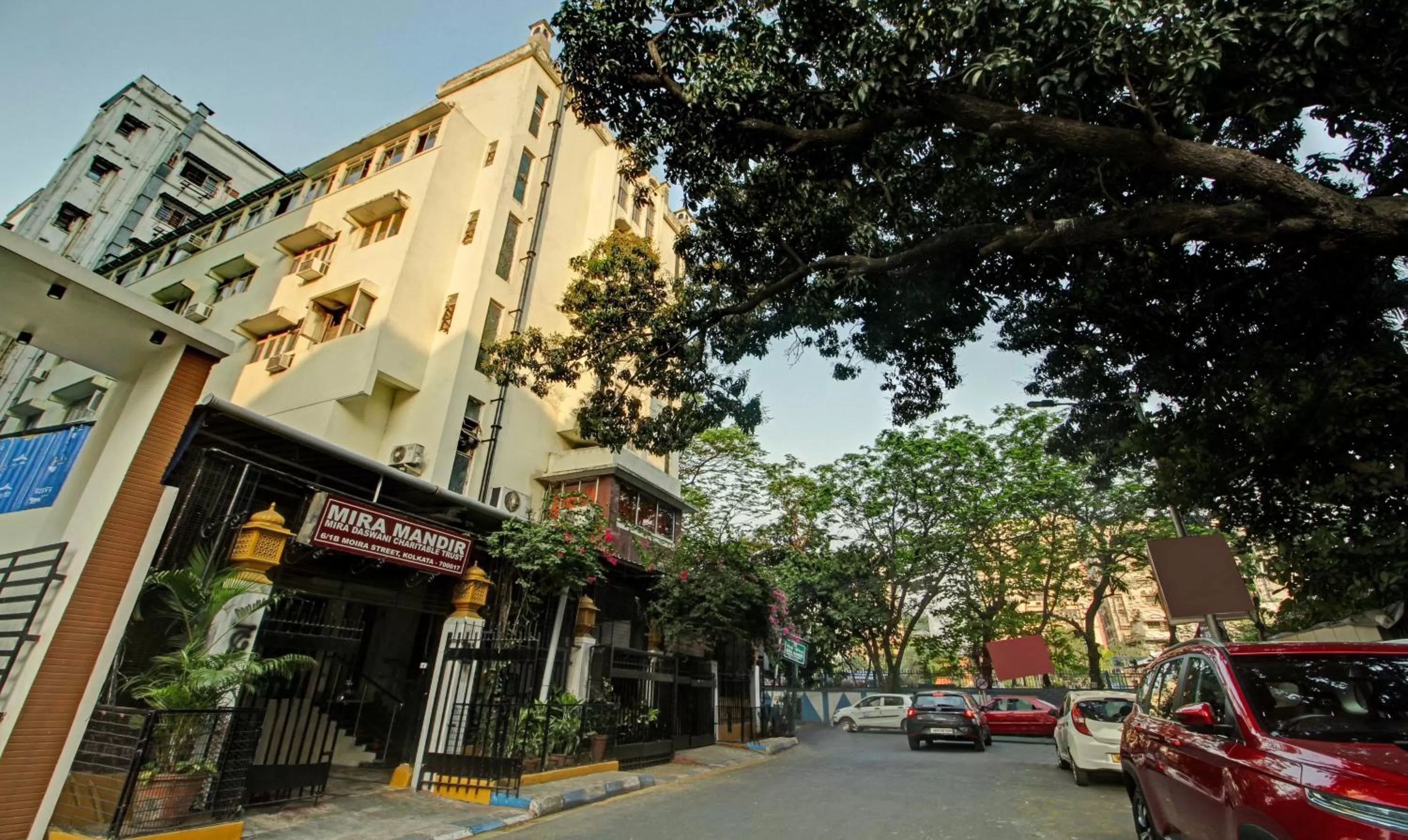 Property building in Treebo Mira Inn, Camac Street