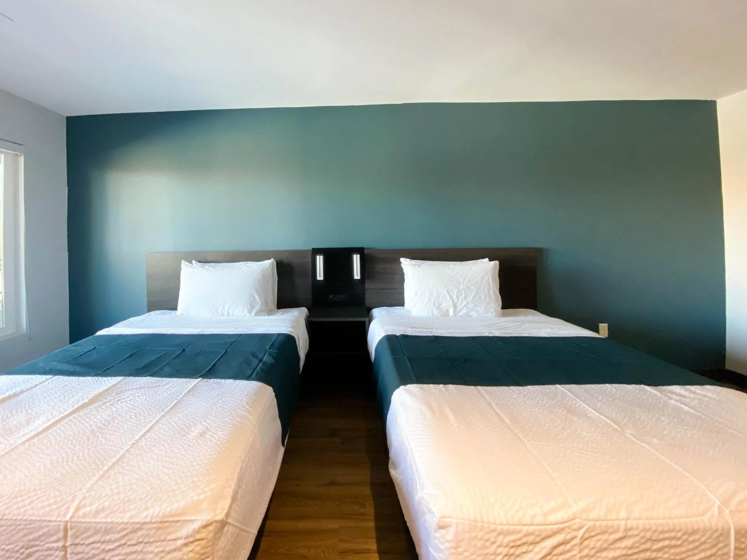 Bedroom, Bed in Studio 6 Suites Stockton, CA Waterfront