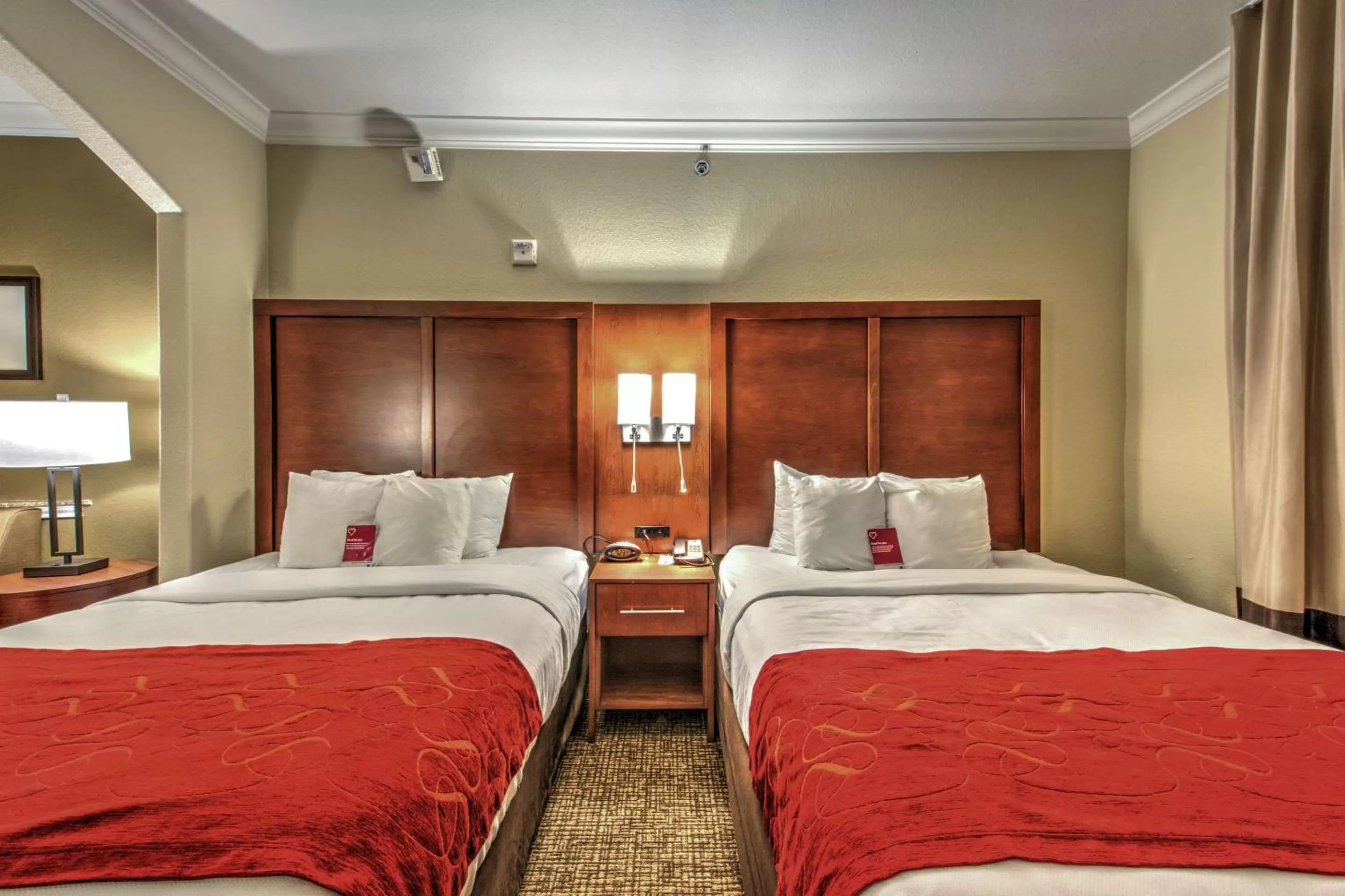 Photo of the whole room, Bed in Comfort Suites Tomball Medical Center